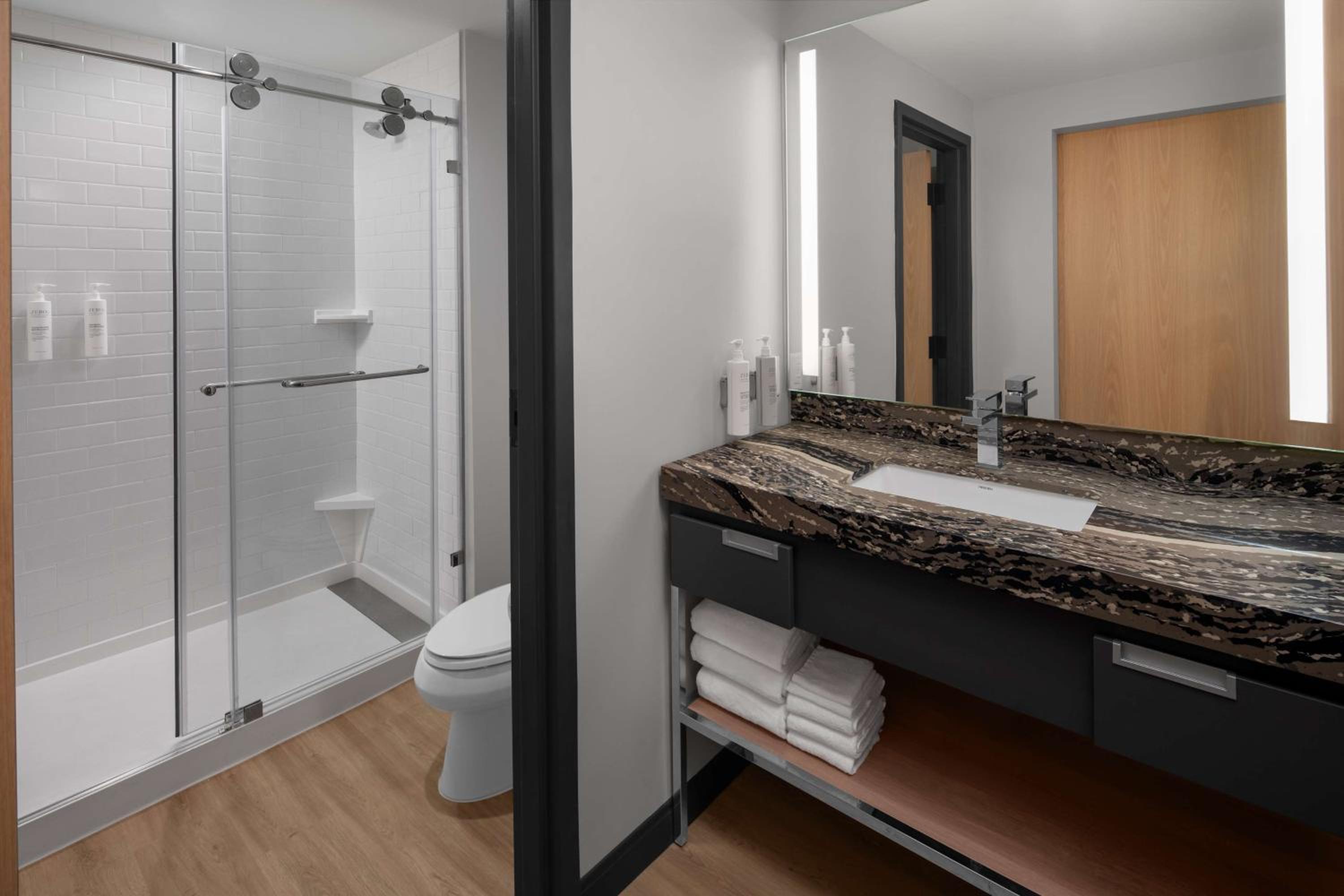 Efficiency King Suite  - Photo 5