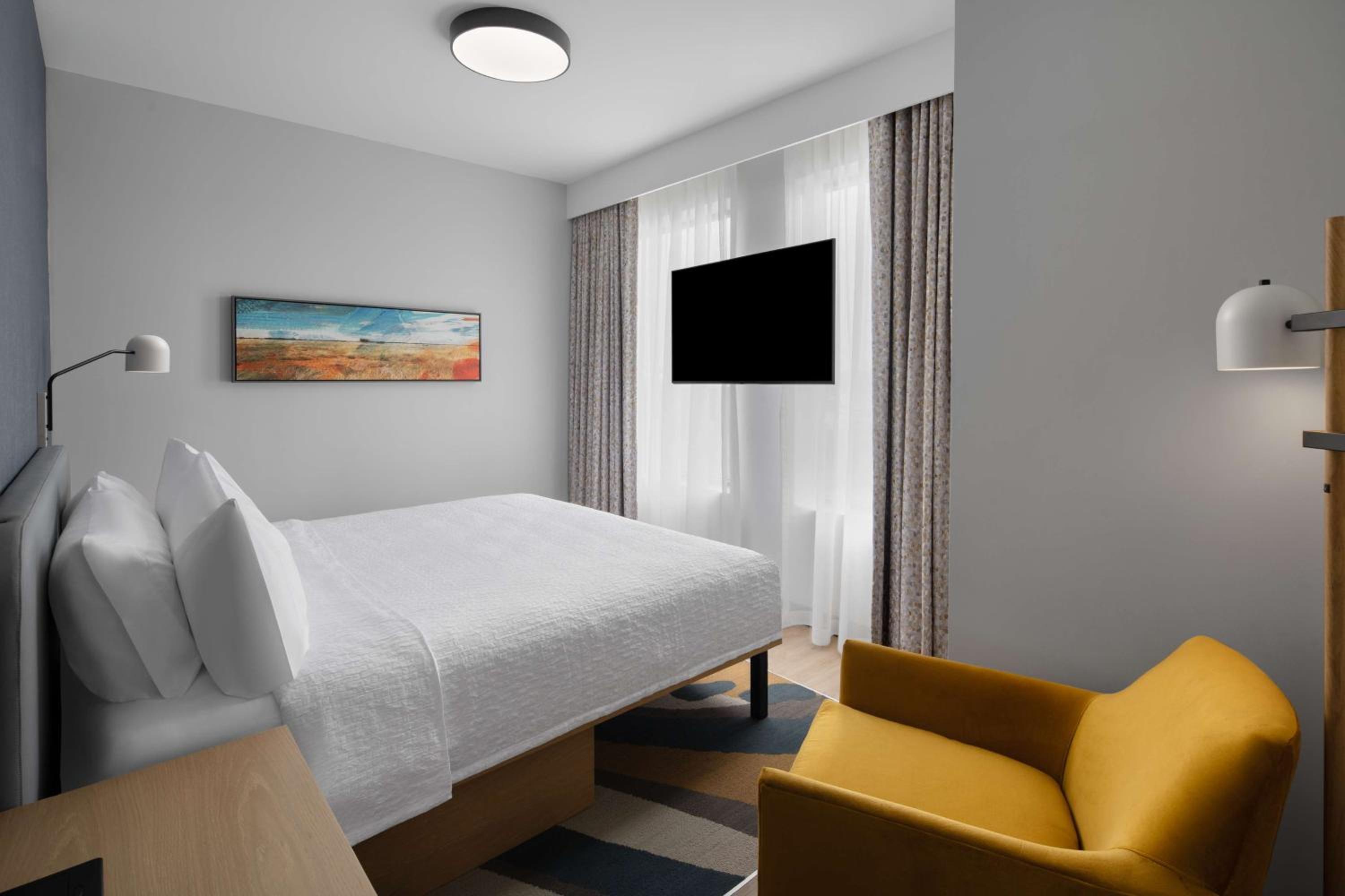 Efficiency King Suite  - Photo 4