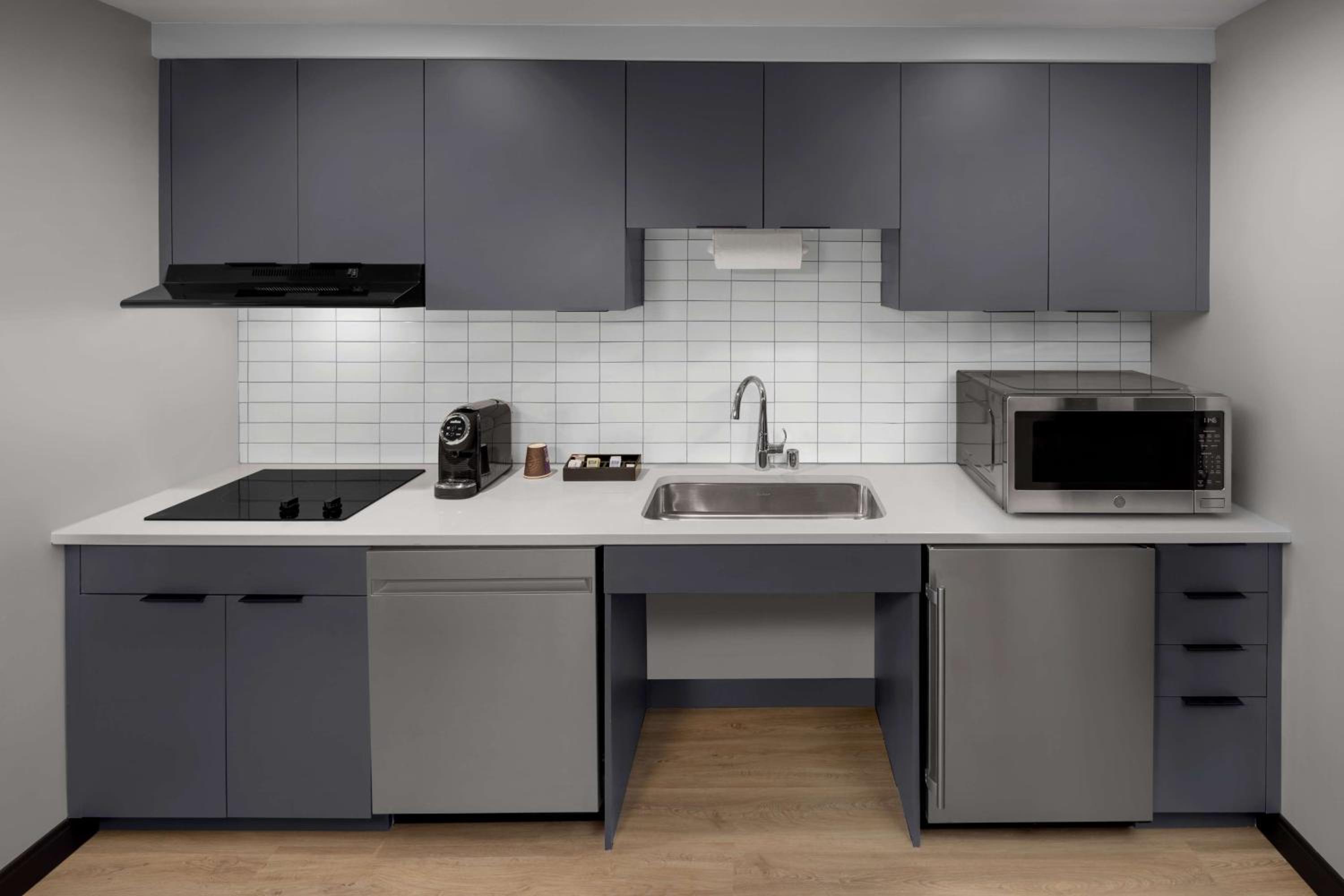 Efficiency King Suite  - Photo 3