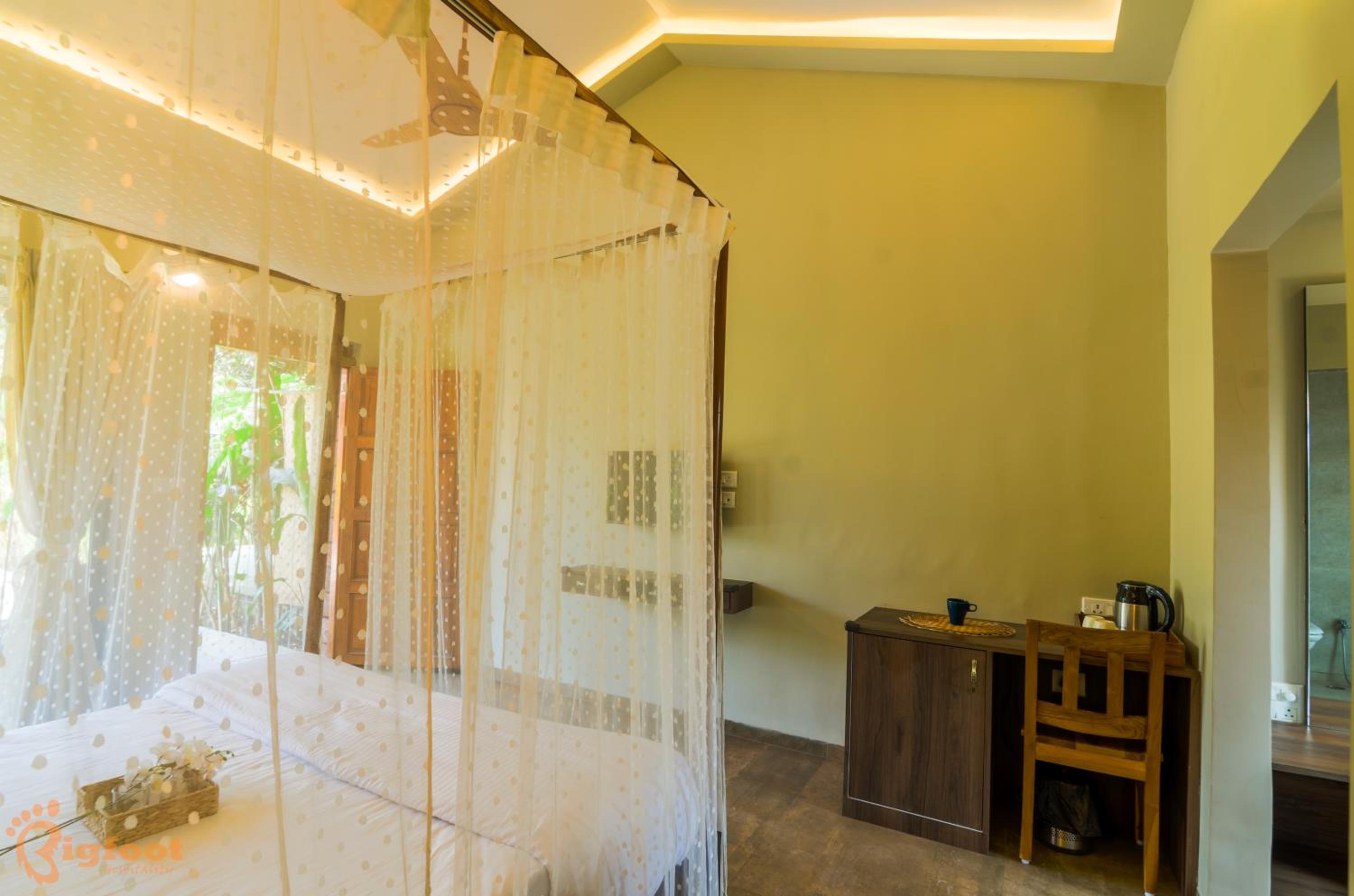 Deluxe Double Room with Bath photo 3