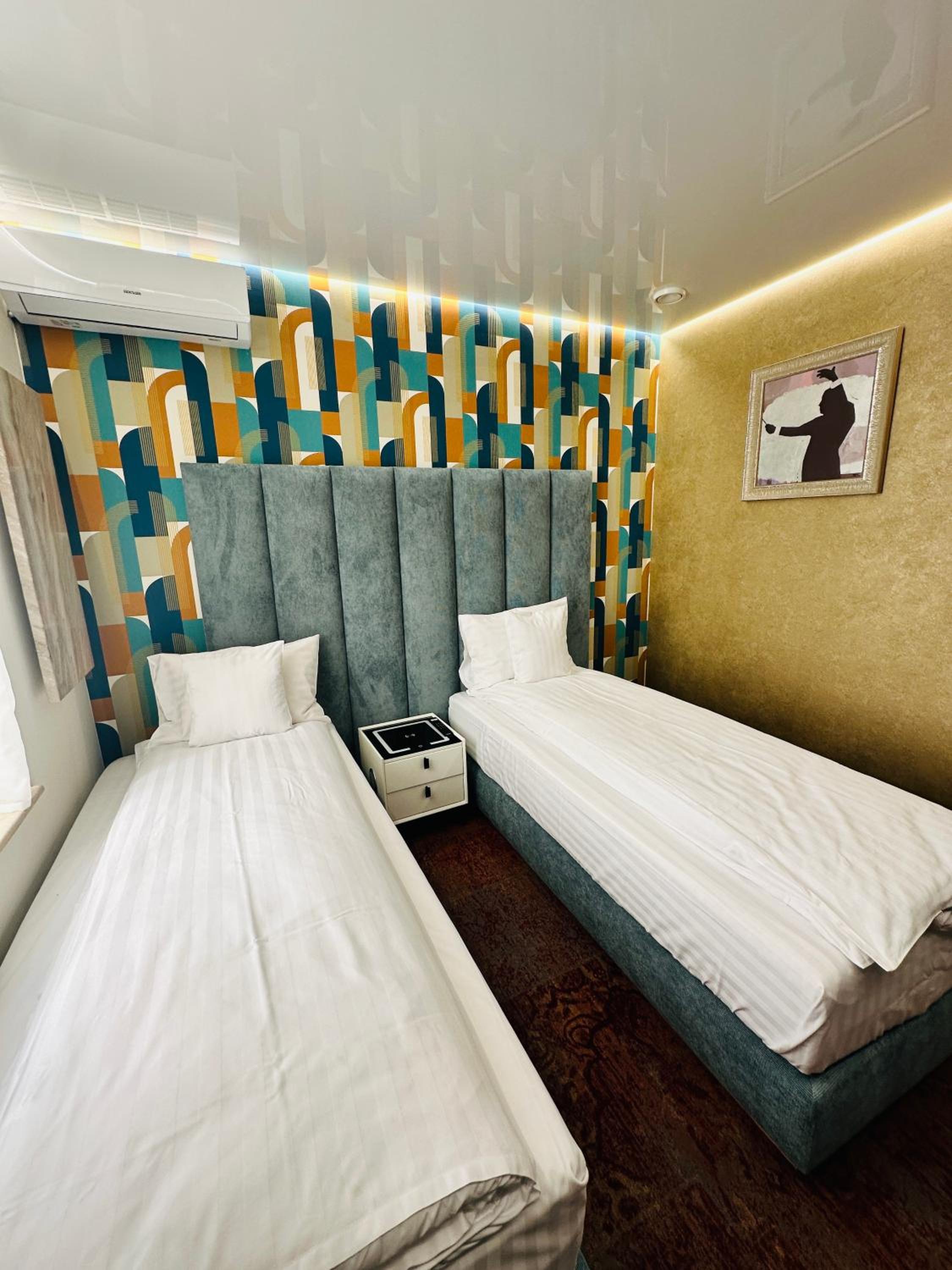 Economy Twin Room photo 3