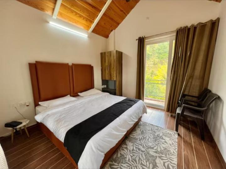 Three-Bedroom Chalet photo 1