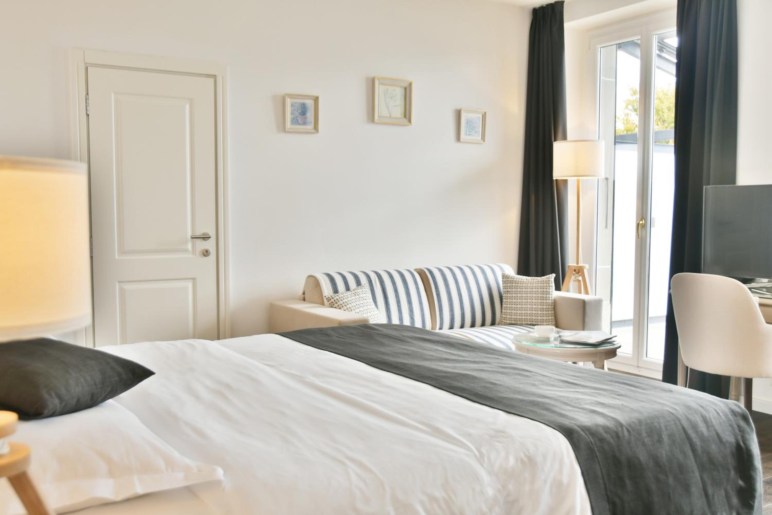 Junior Suite with Lake View