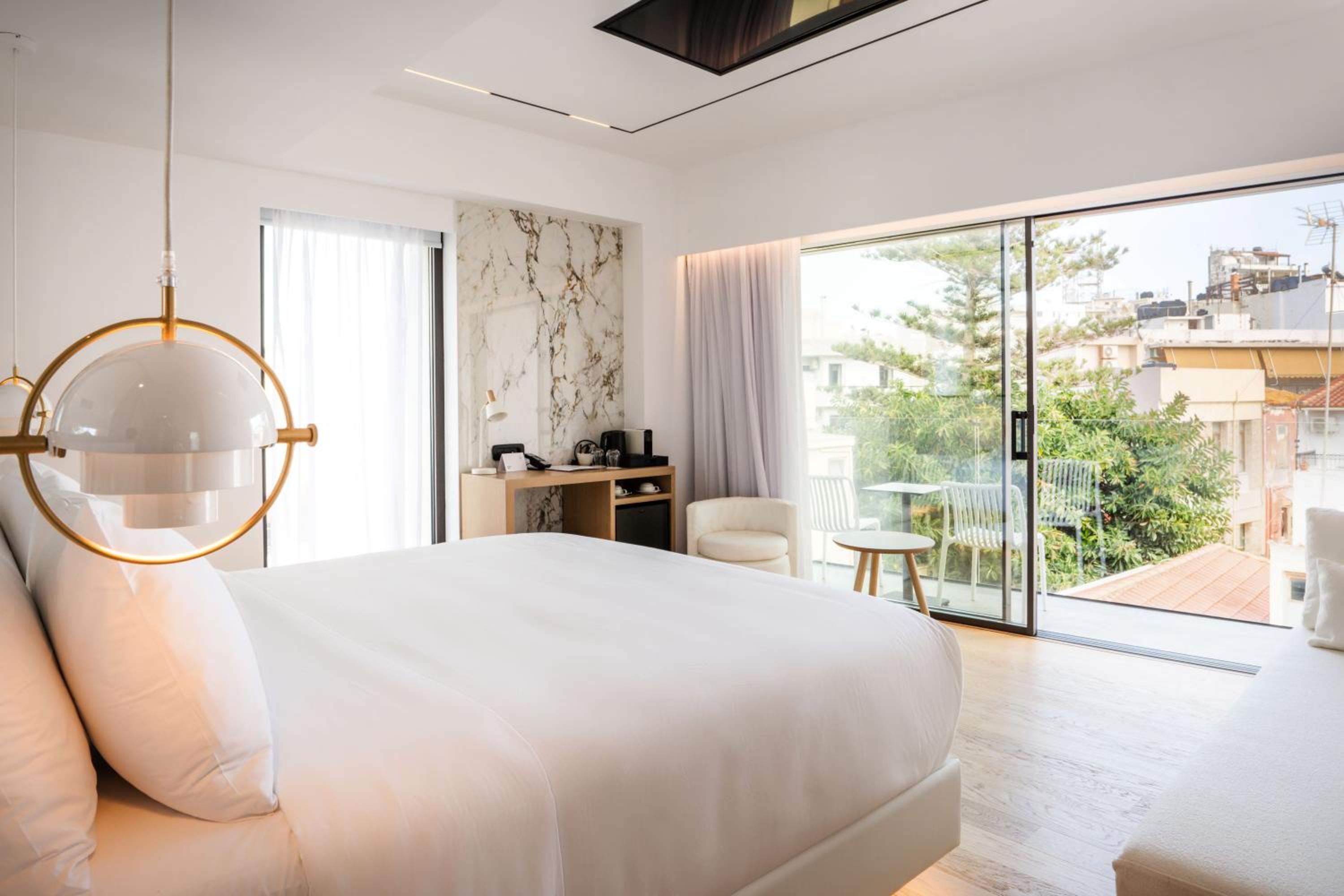 Luxury Suite - Photo 1