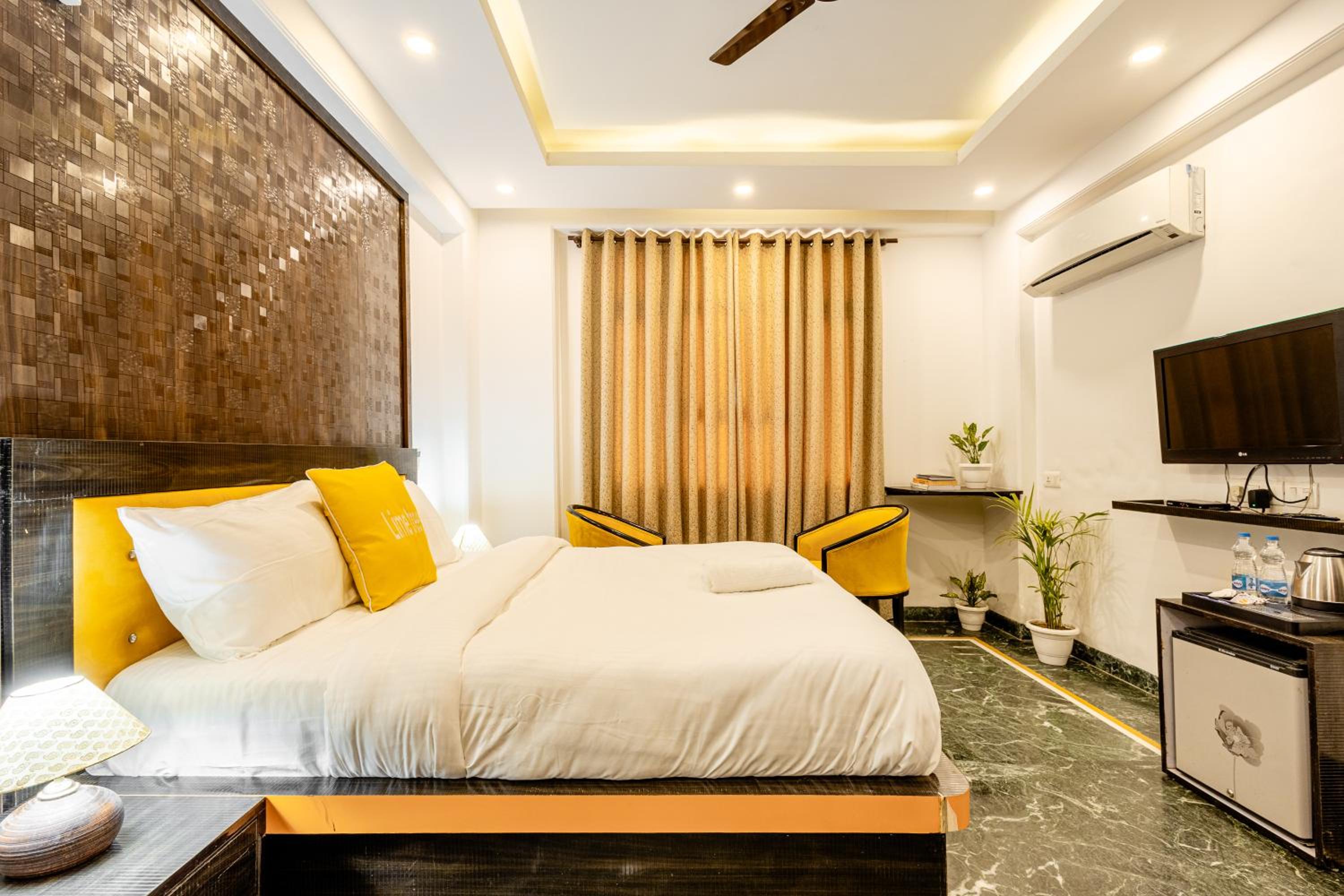 Superior King Room - Photo 16