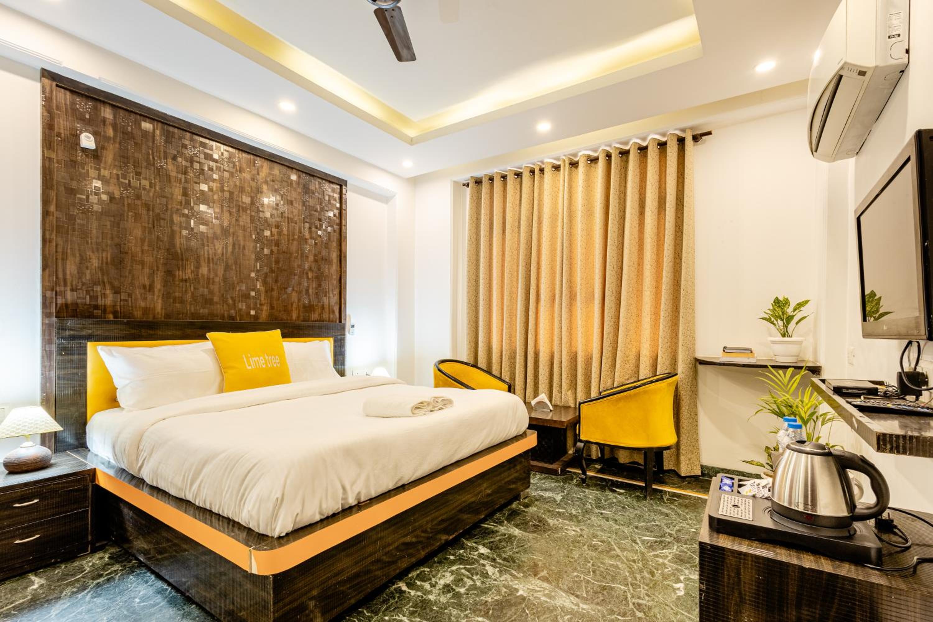 Superior King Room - Photo 1