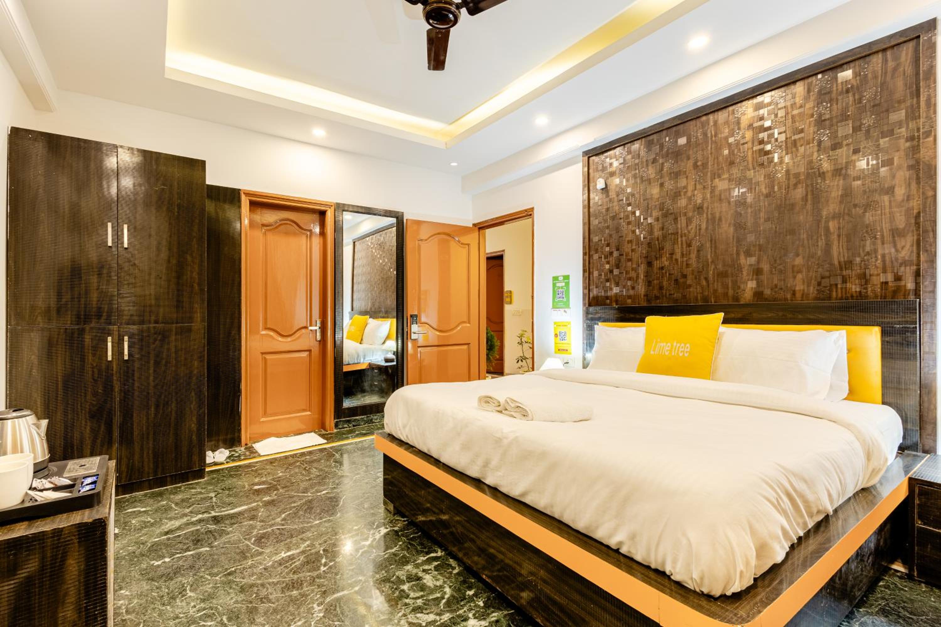 Superior King Room - Photo 14