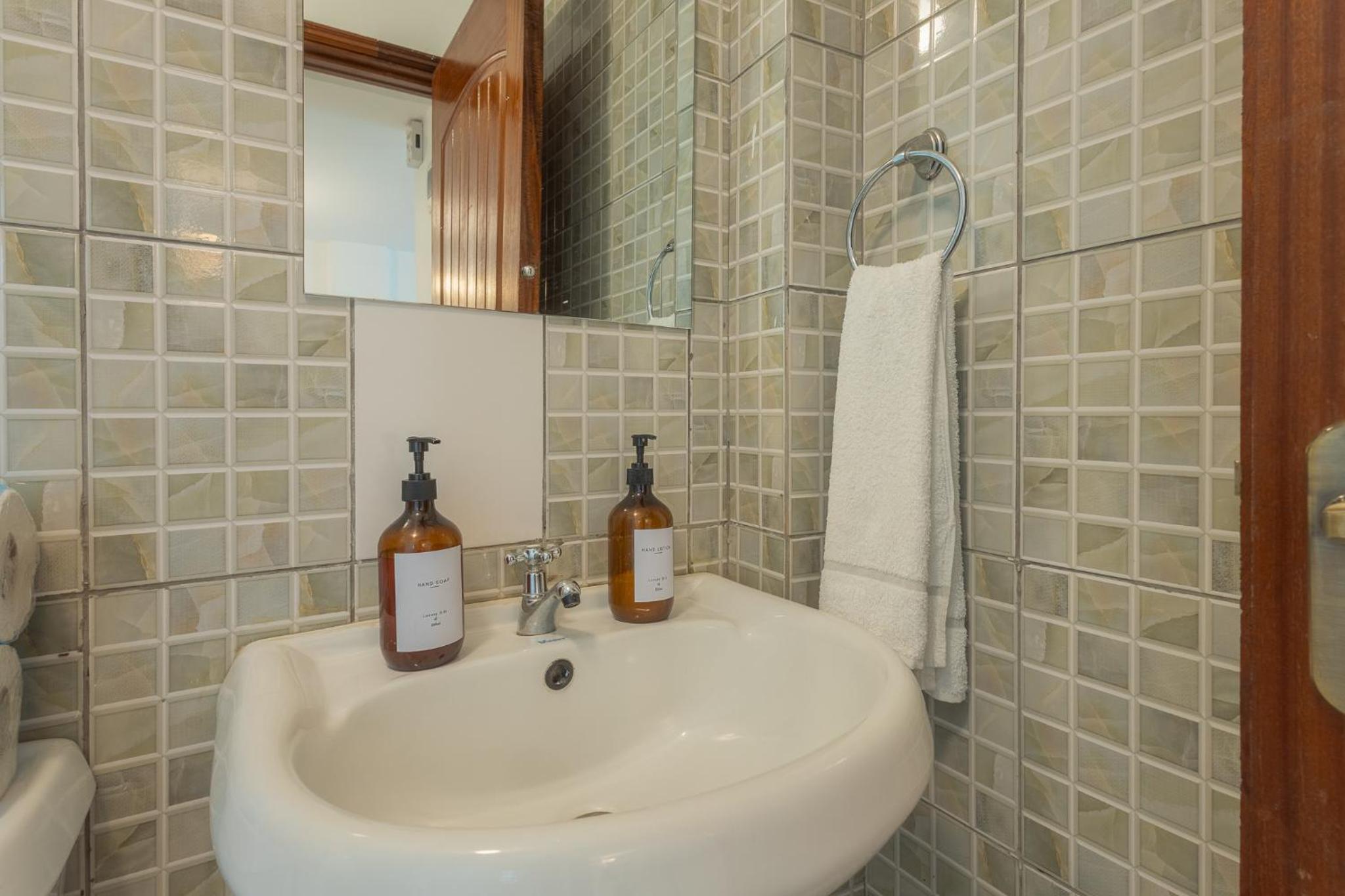 One-Bedroom Apartment - Photo 11