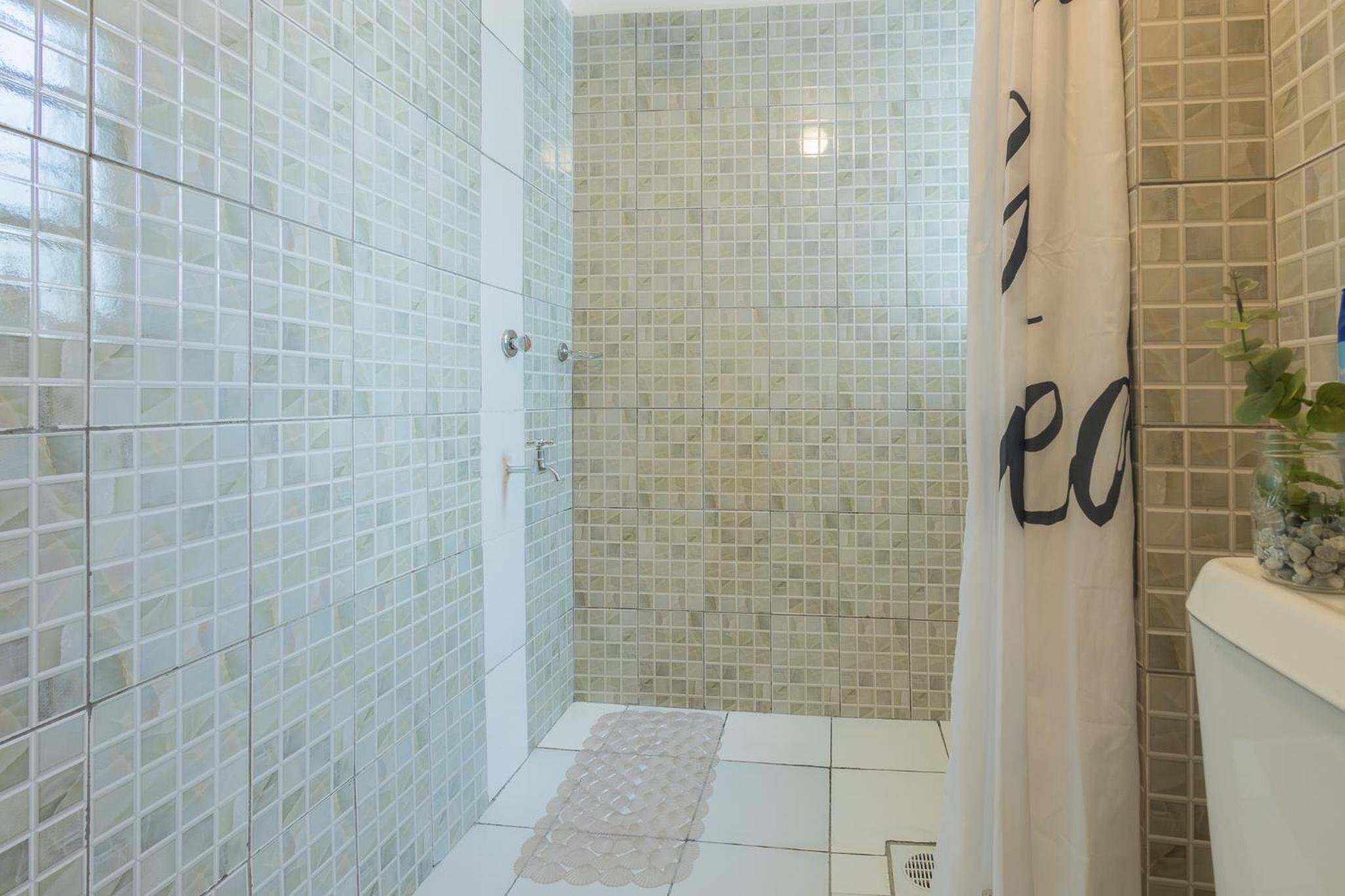 One-Bedroom Apartment - Photo 12