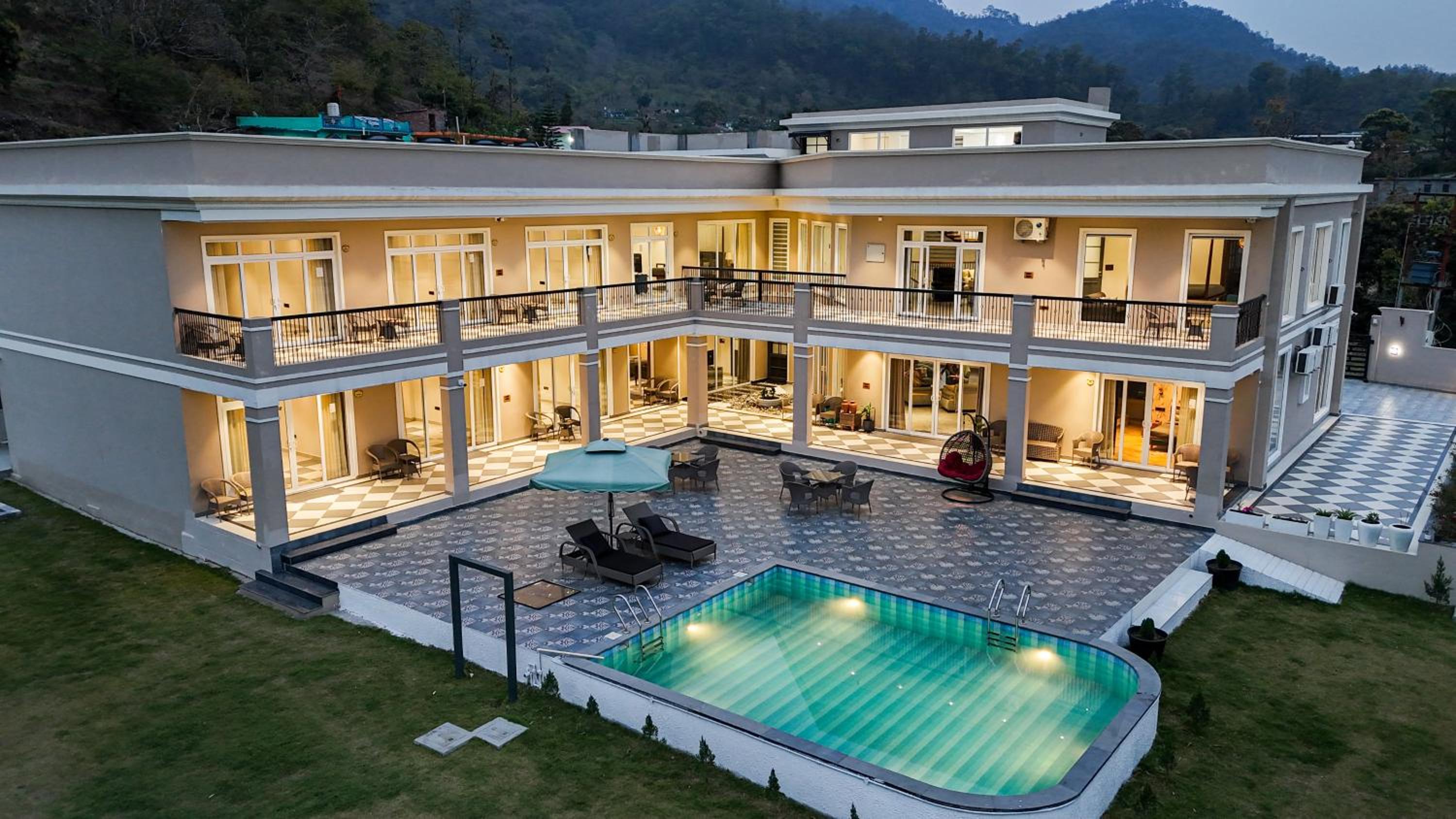 Villa photo 2