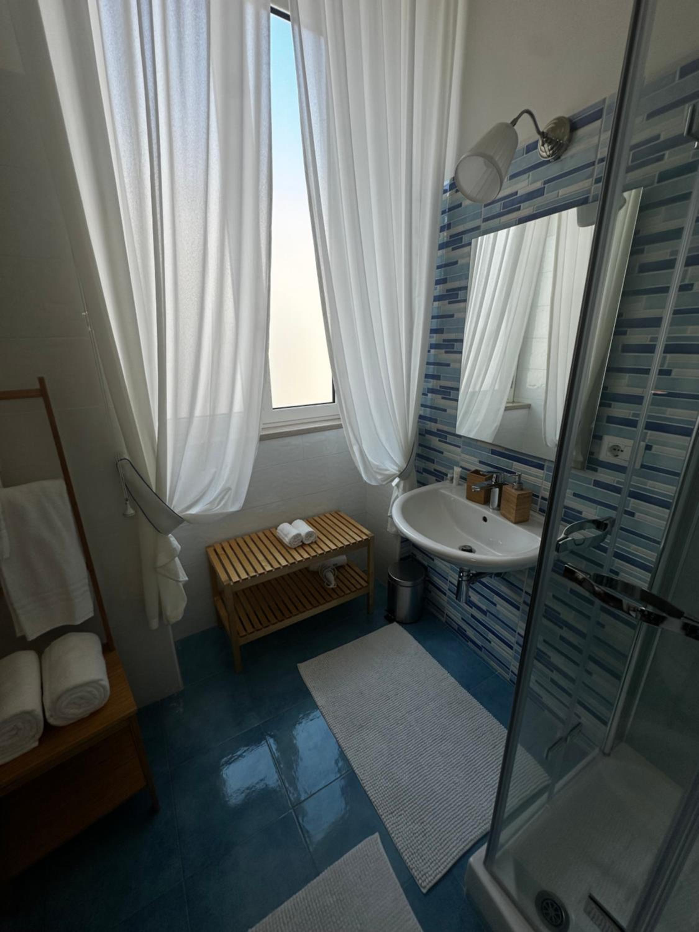 Triple Room with Private Bathroom - Photo 4