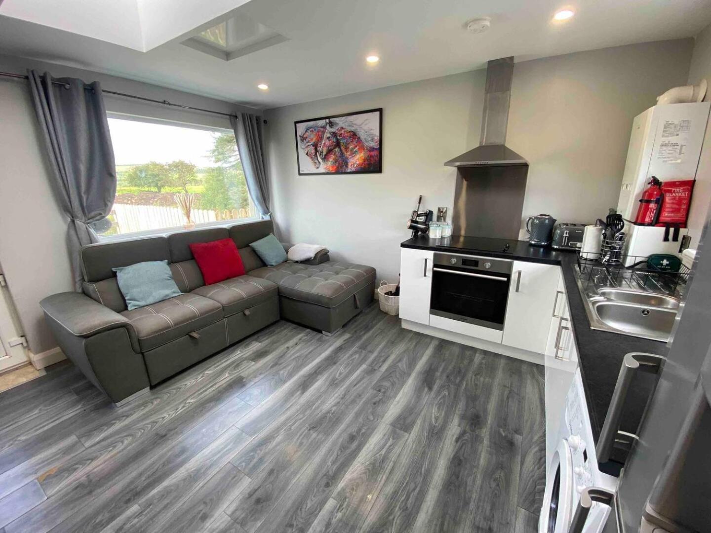 One-Bedroom House - Photo 6
