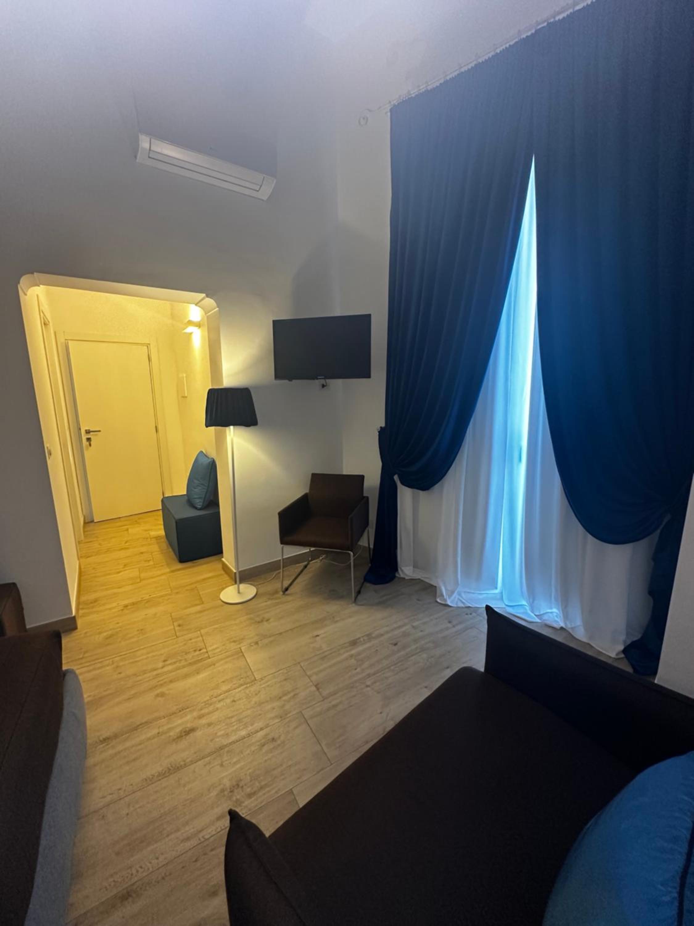 Suite with Terrace - Photo 13