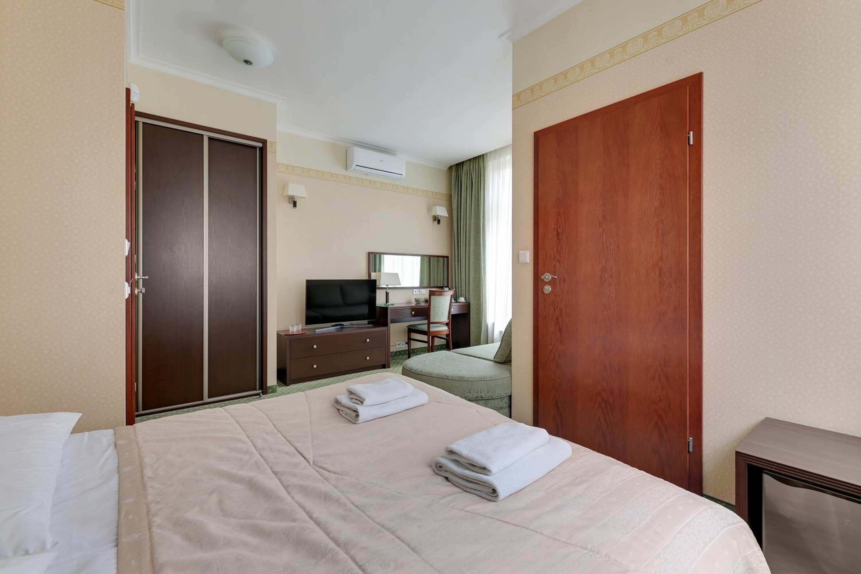 Deluxe Double Room - Photo 1