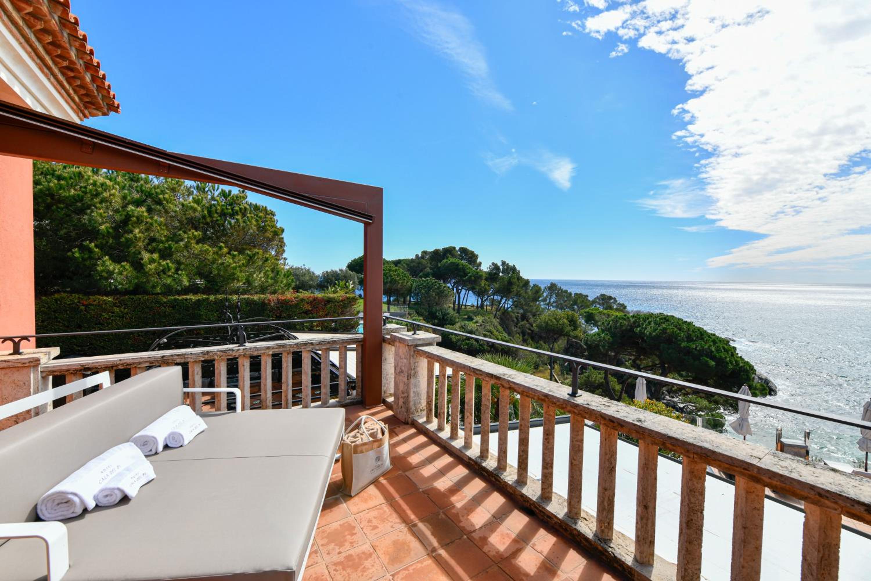 Suite Panorámica con Vista al Mar photo