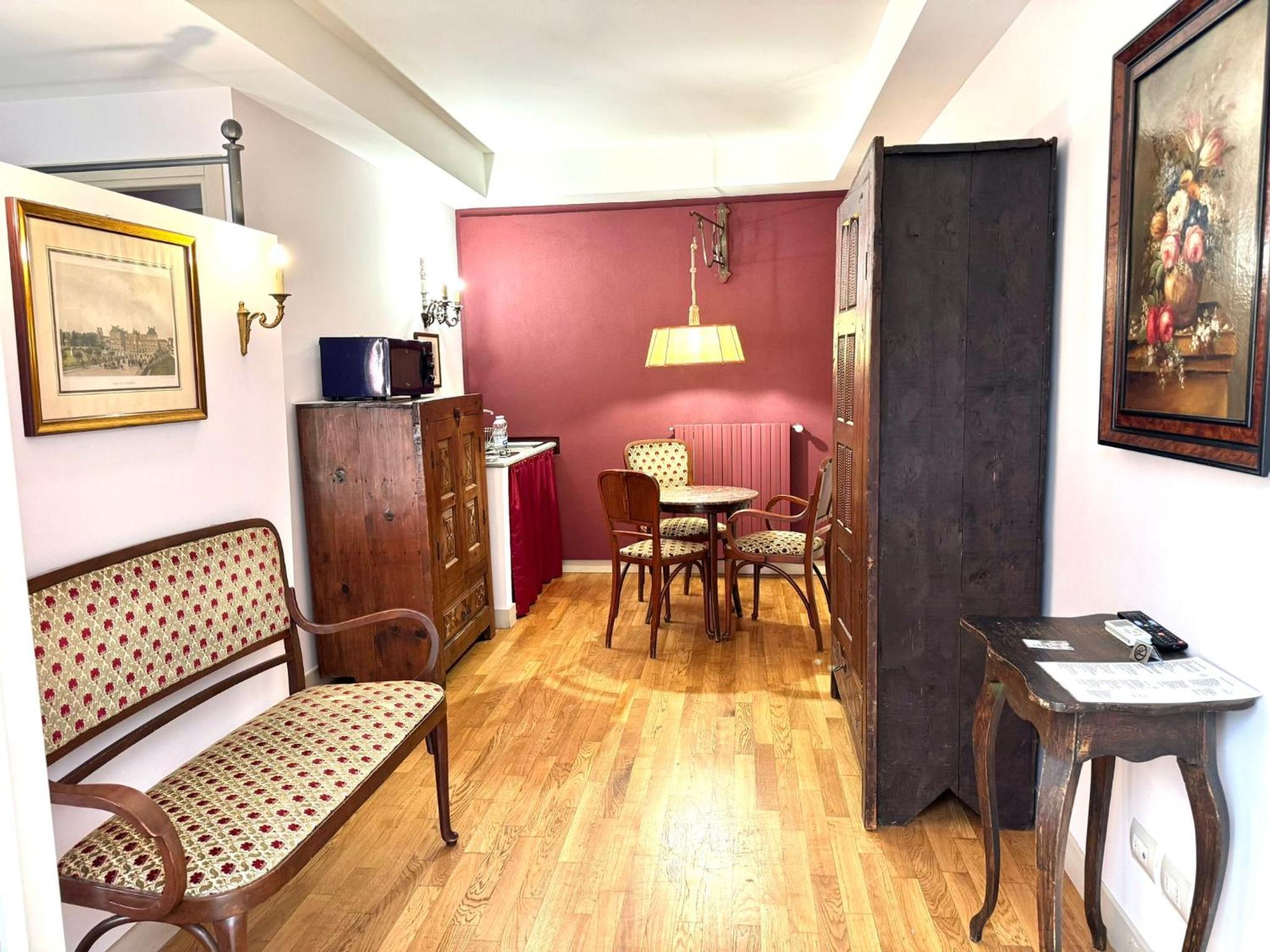 Apartment with Private Garden photo 2