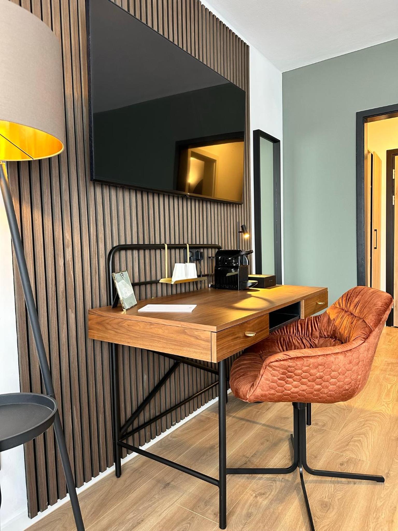 Business King Room - Photo 7