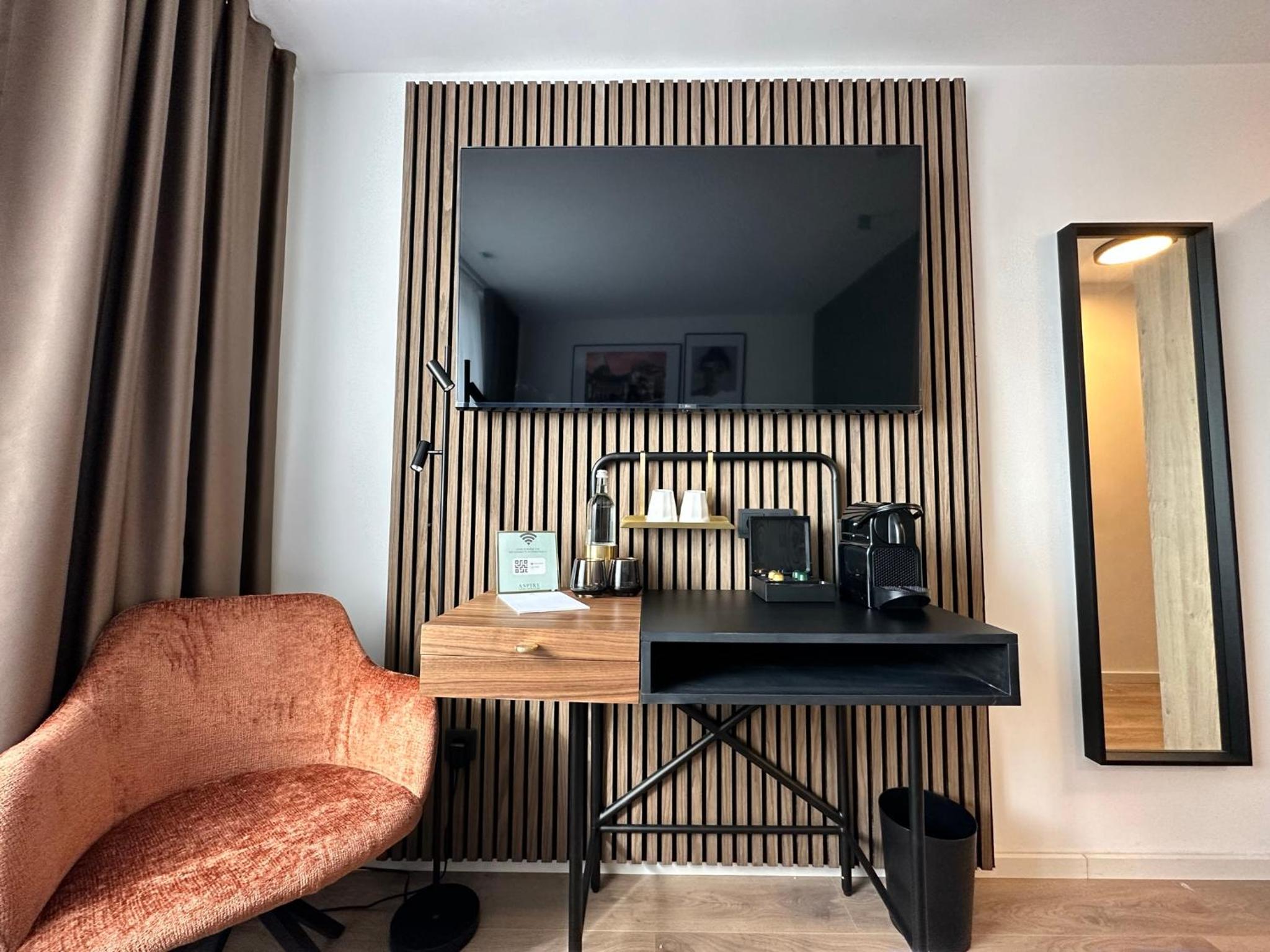 Business King Room - Photo 5