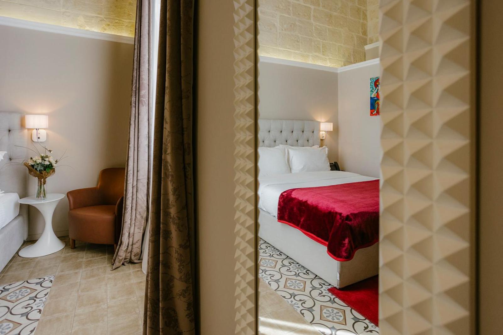 Deluxe Suite photo 2