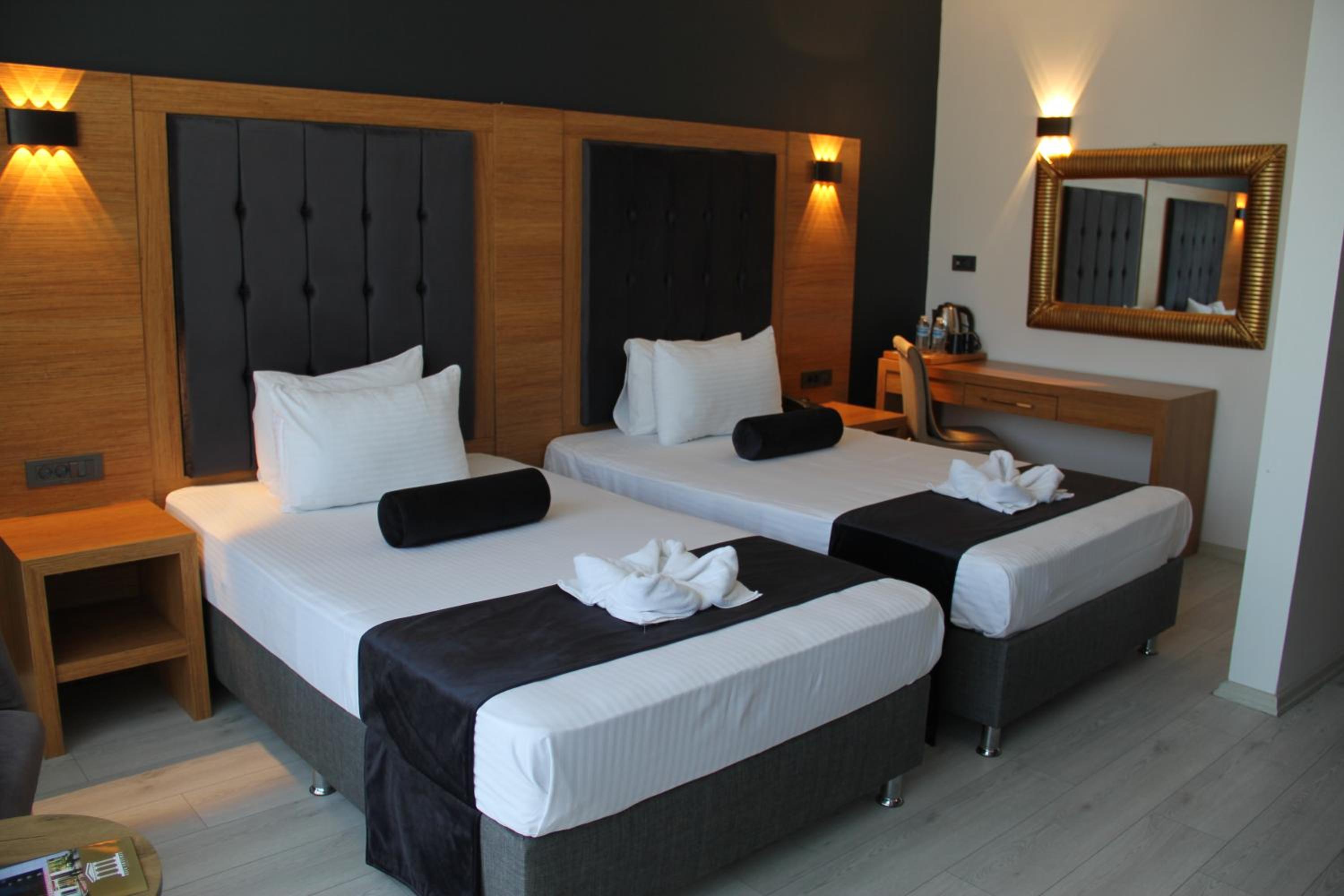 Standard Double or Twin Room photo 2