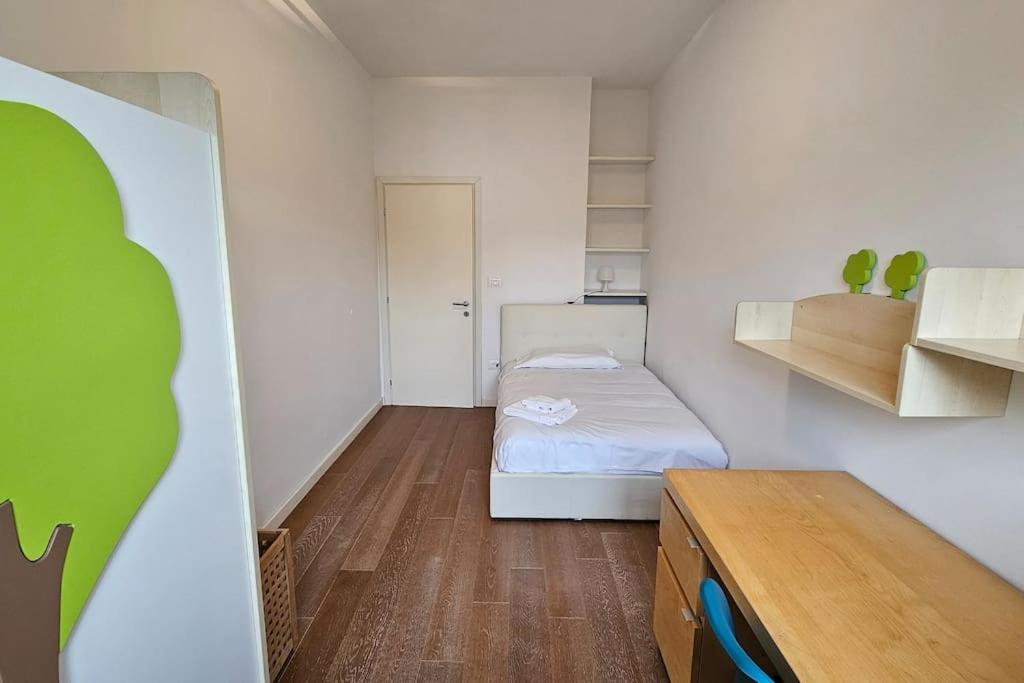Apartment With Terrace photo 3