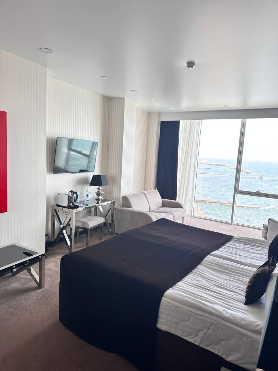 Deluxe Double or Twin Room with Sea View photo 1