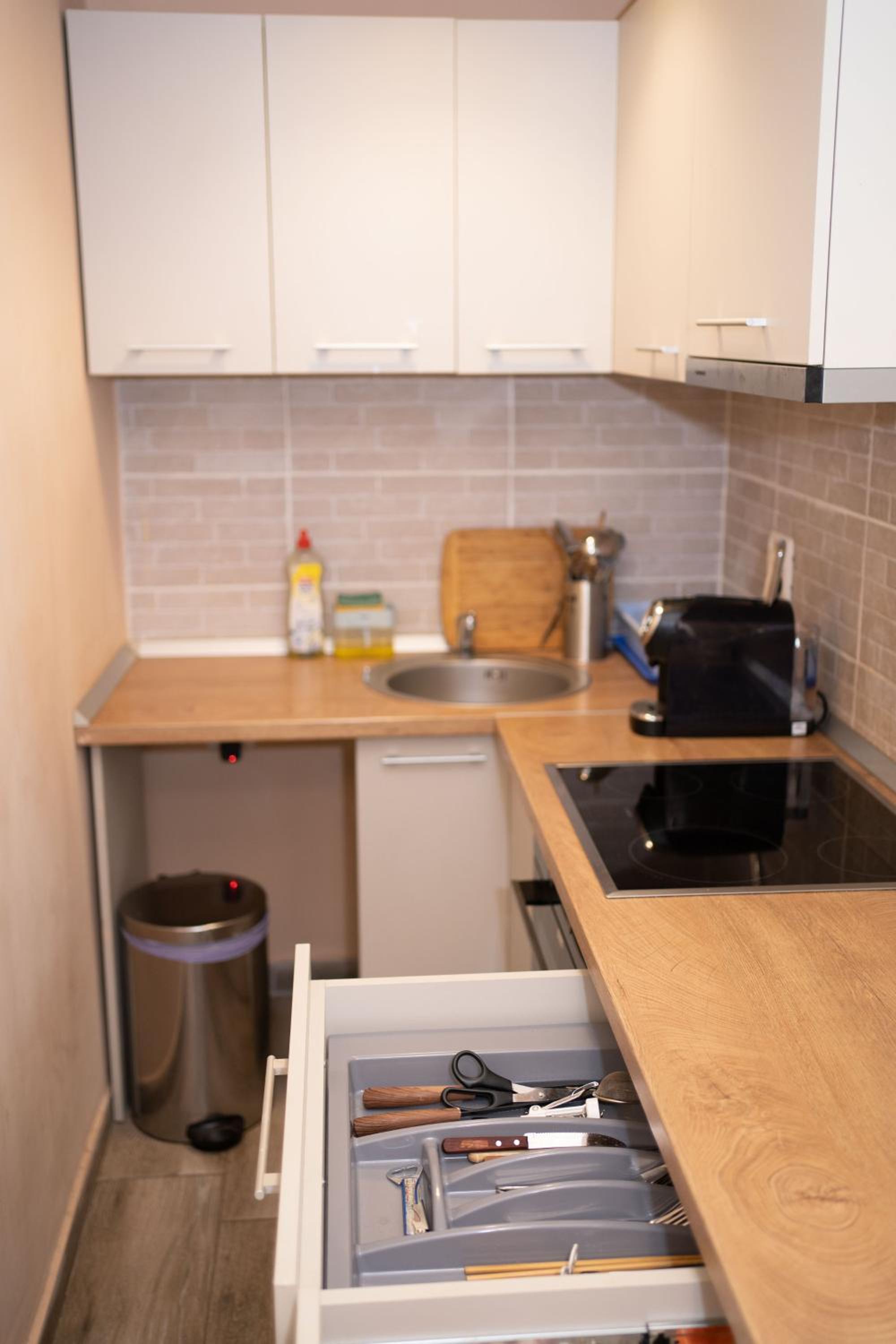 One-Bedroom Apartment - Photo 19