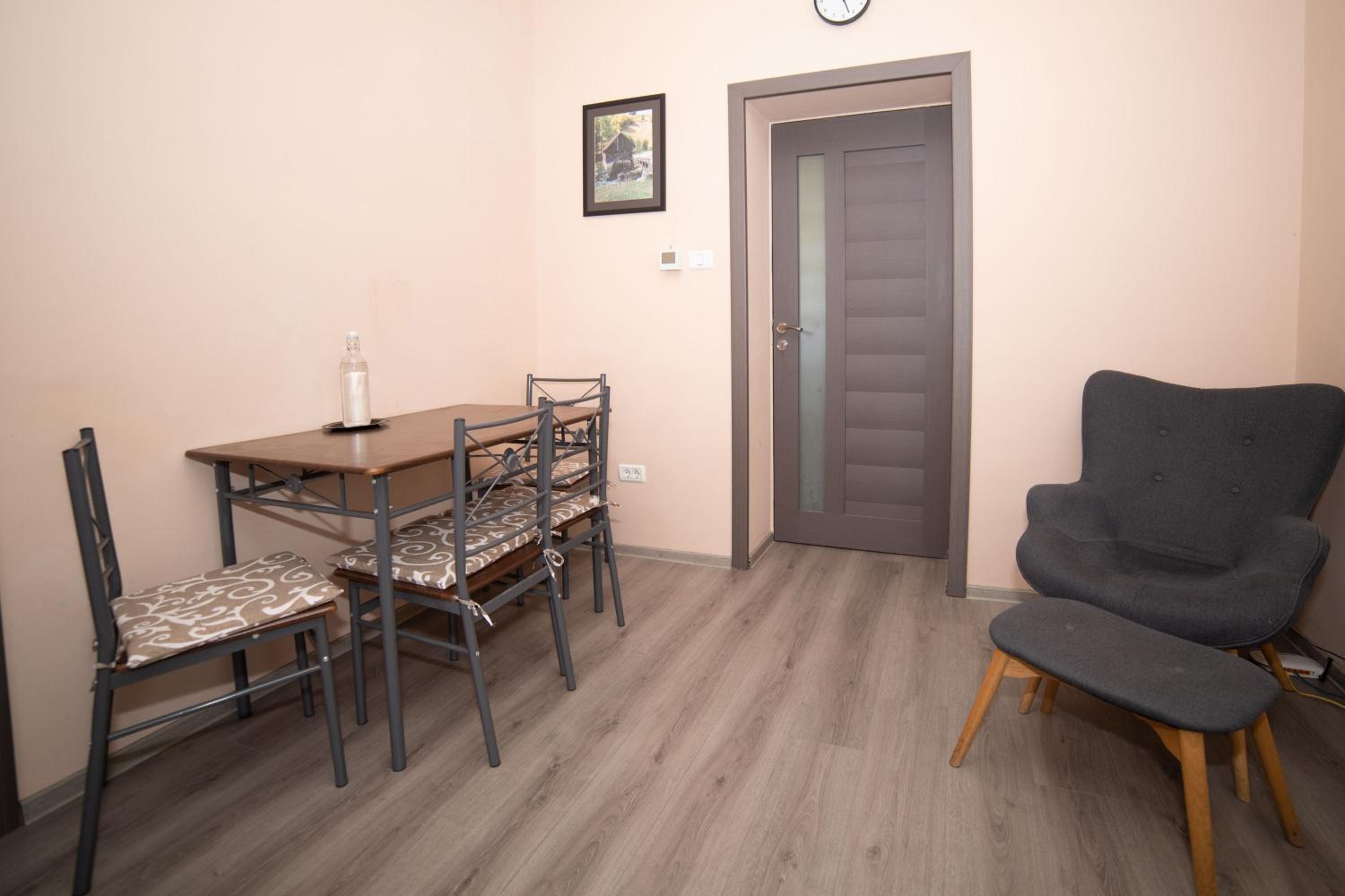 One-Bedroom Apartment - Photo 31
