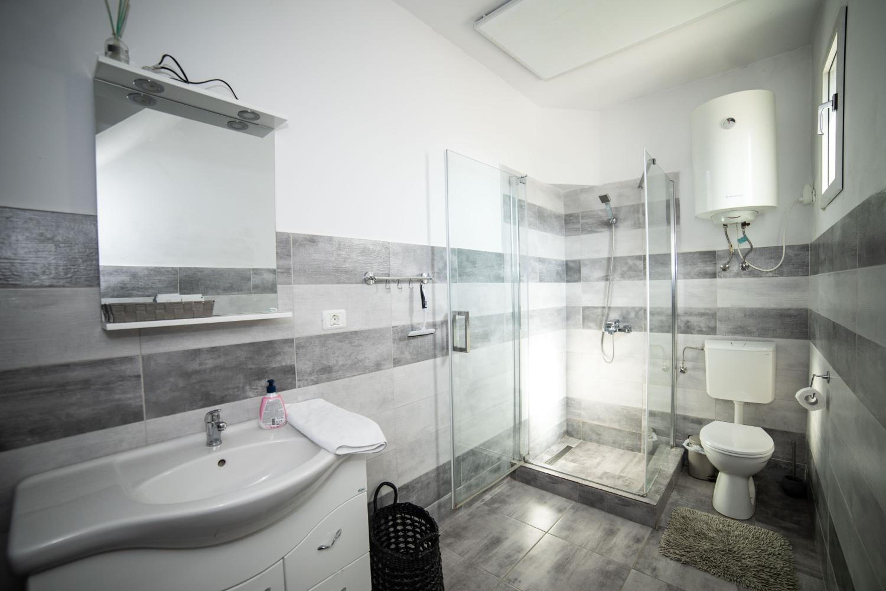One-Bedroom Apartment - Photo 25