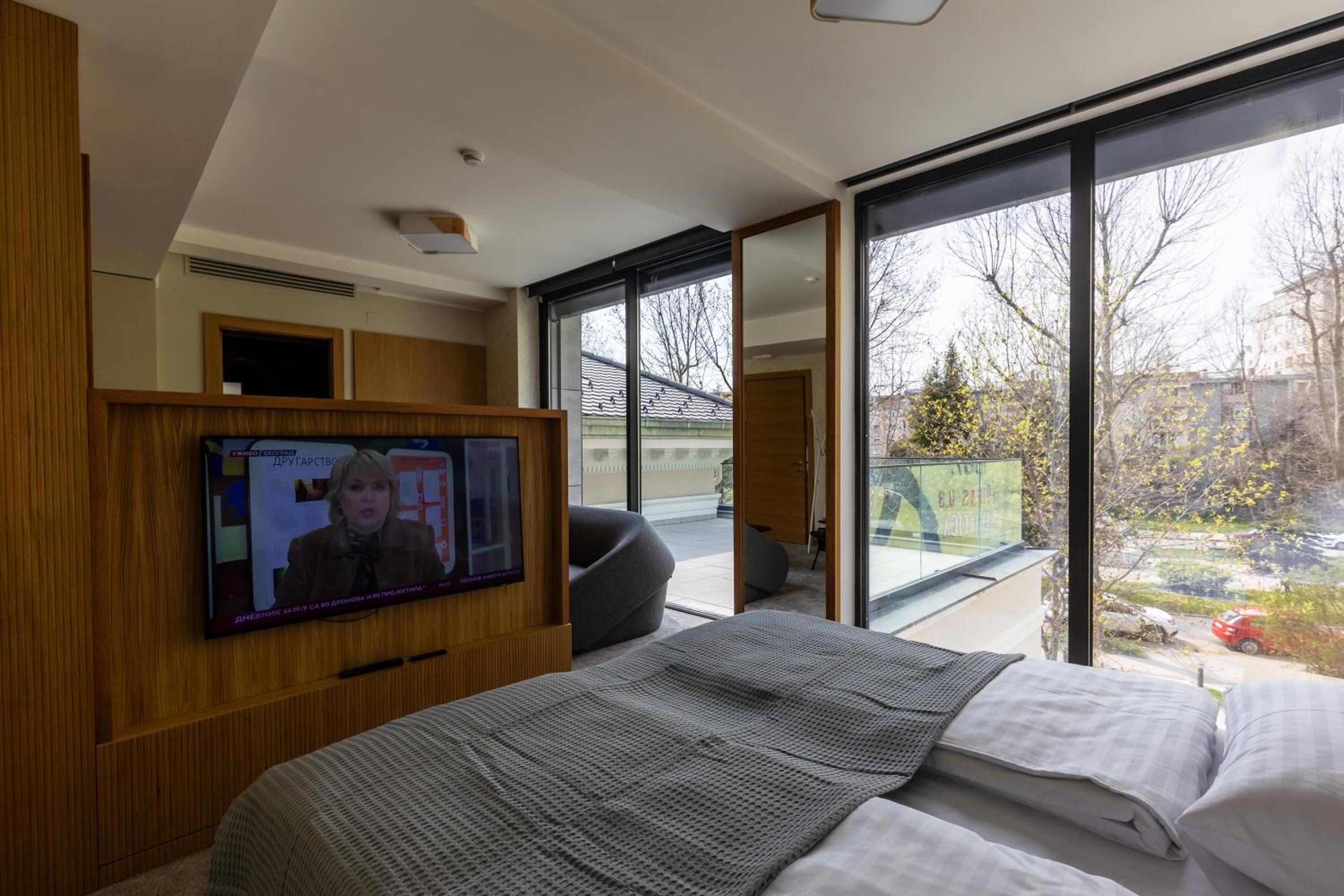 Standard Queen Room