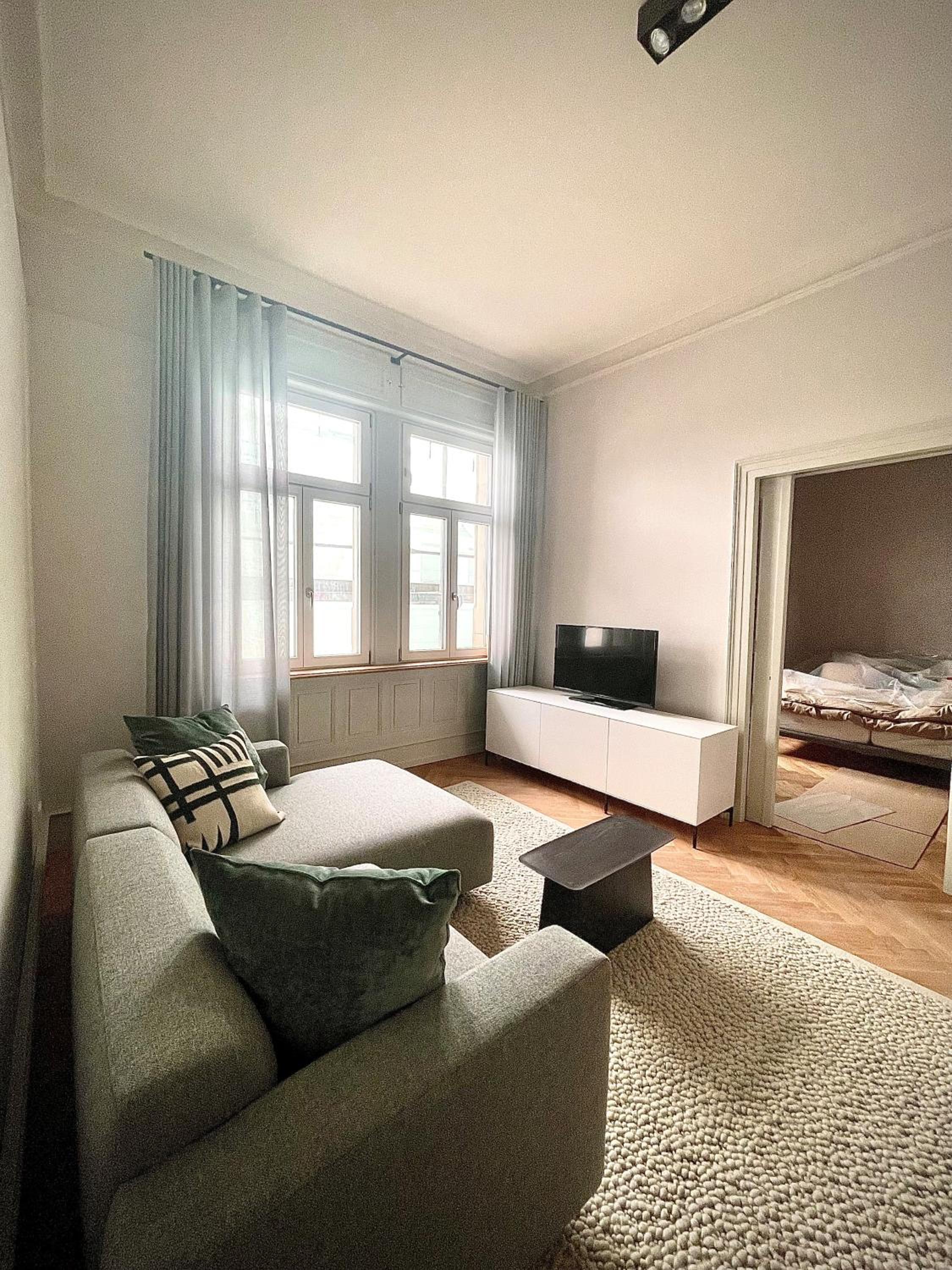 One-Bedroom Apartment photo 1