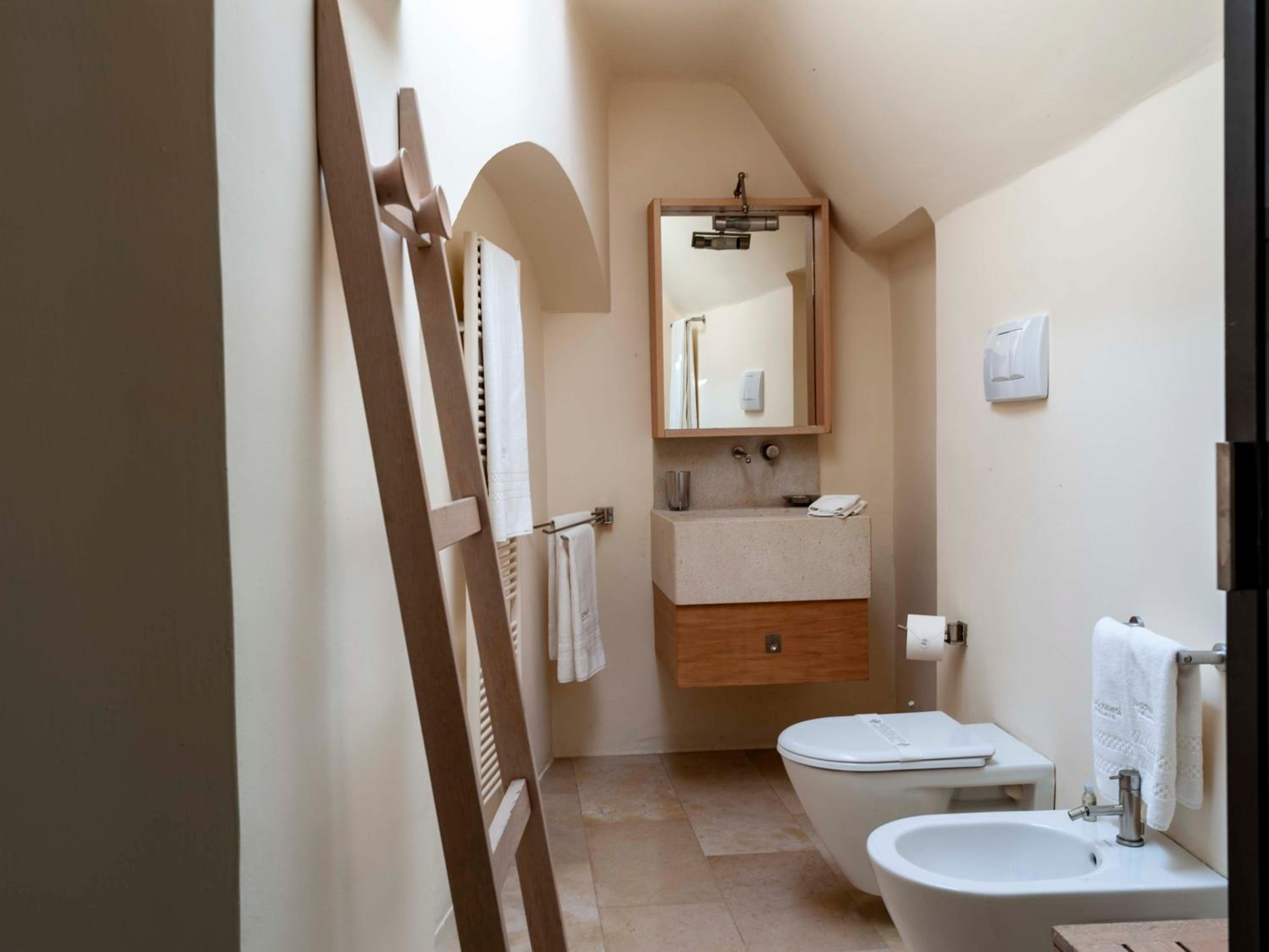 Deluxe Double Room - Photo 23
