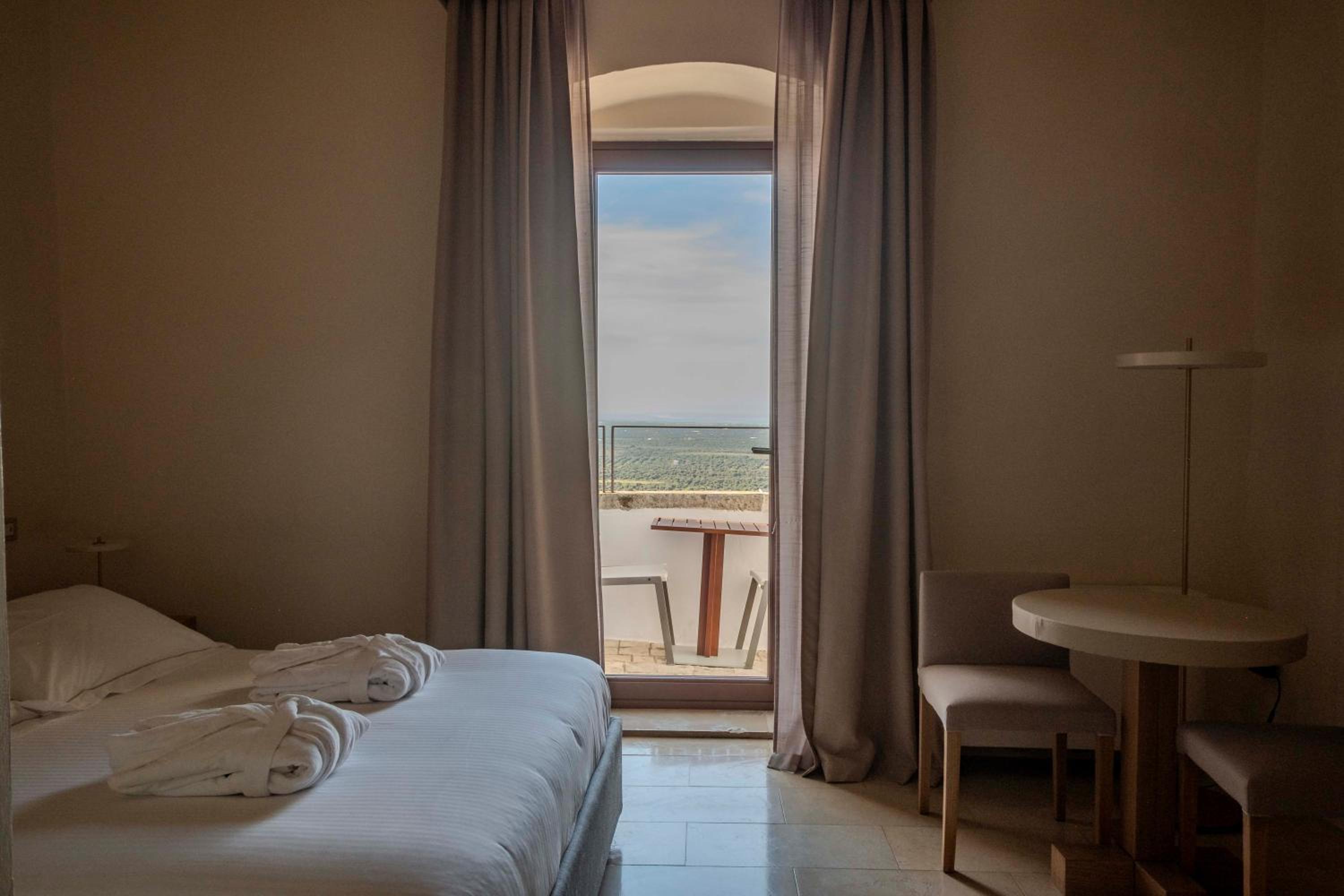 Deluxe Double Room with  Sea View and Balcony - Photo 6