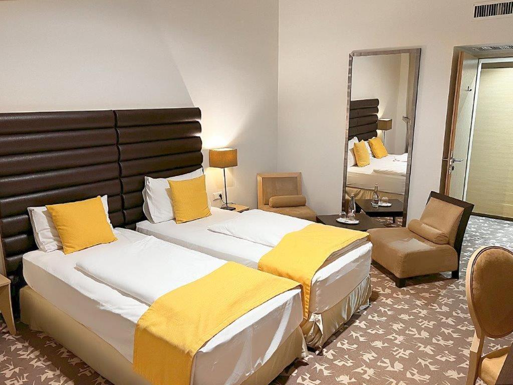 Budget Twin Room - Photo 5