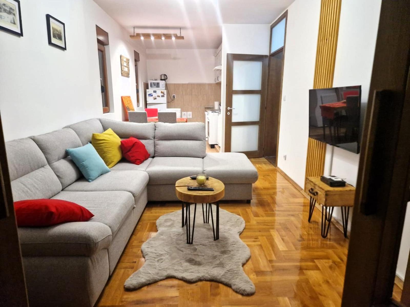 Apartment with Mountain View
