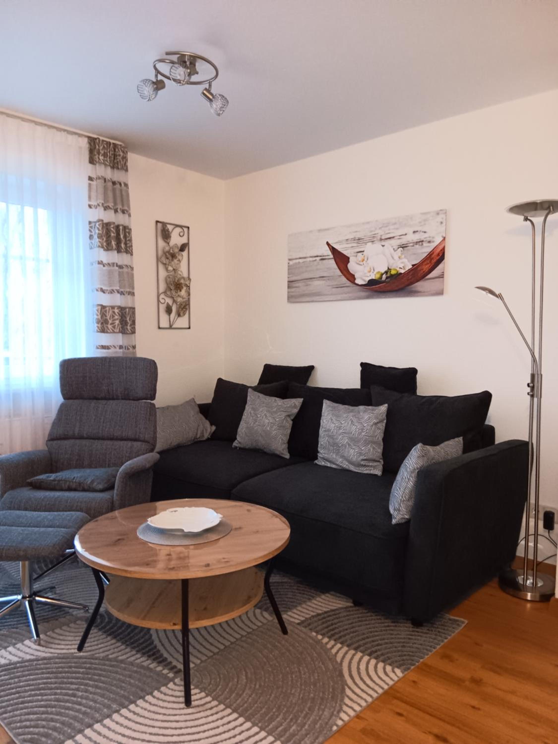 One-Bedroom Apartment photo 1