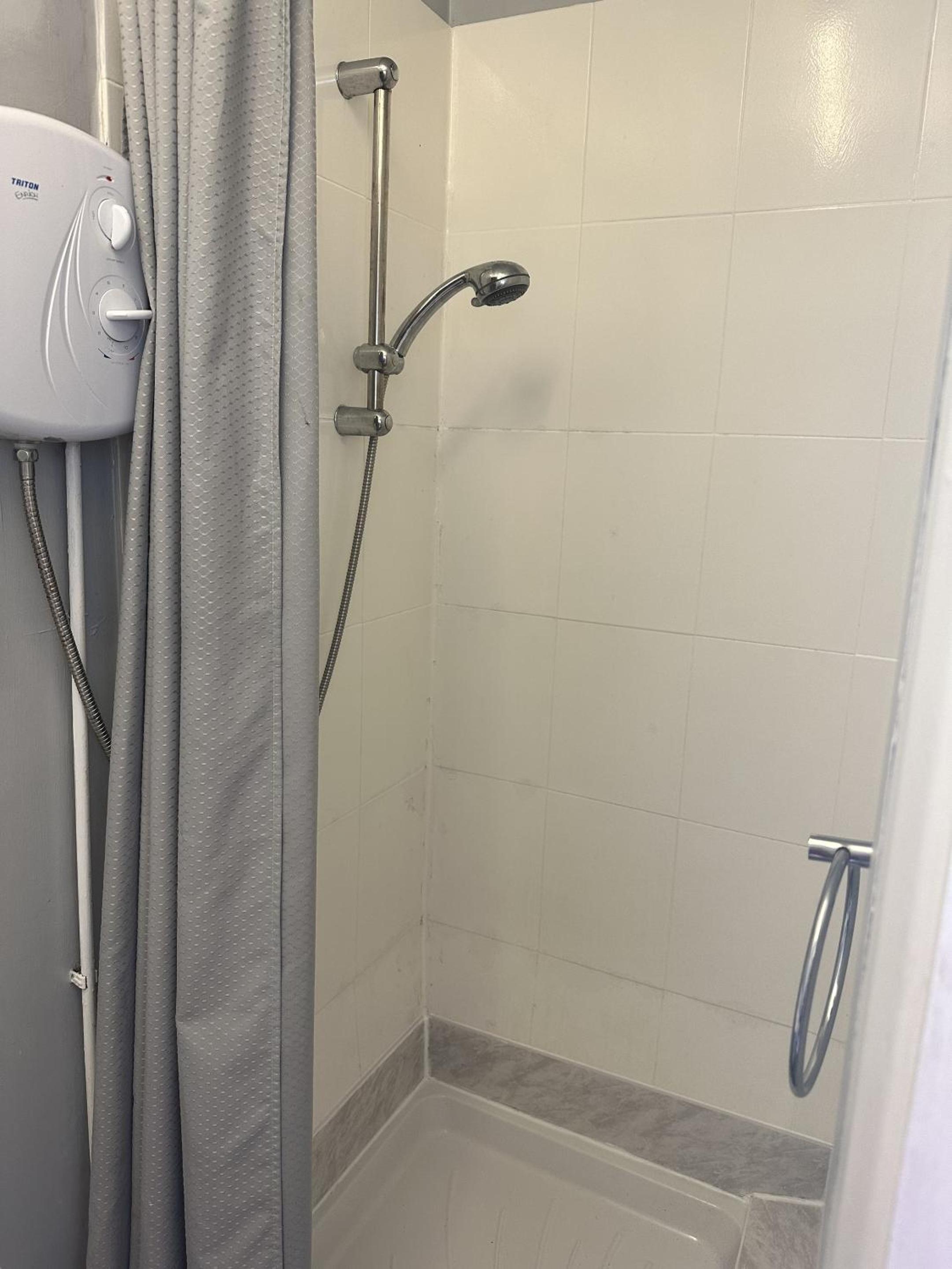 Double Room With Private Bathroom photo 2