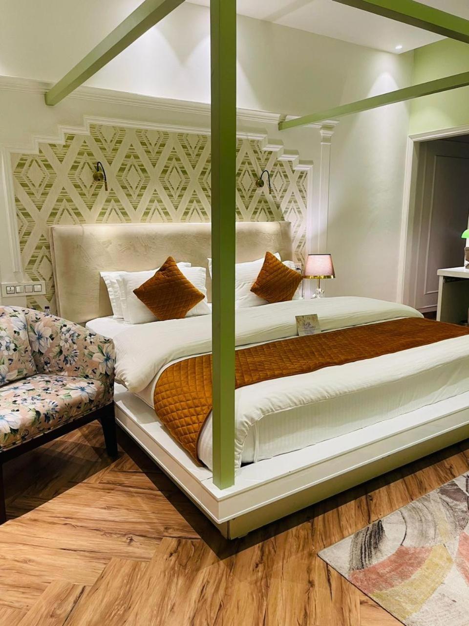 Deluxe King Room photo 3