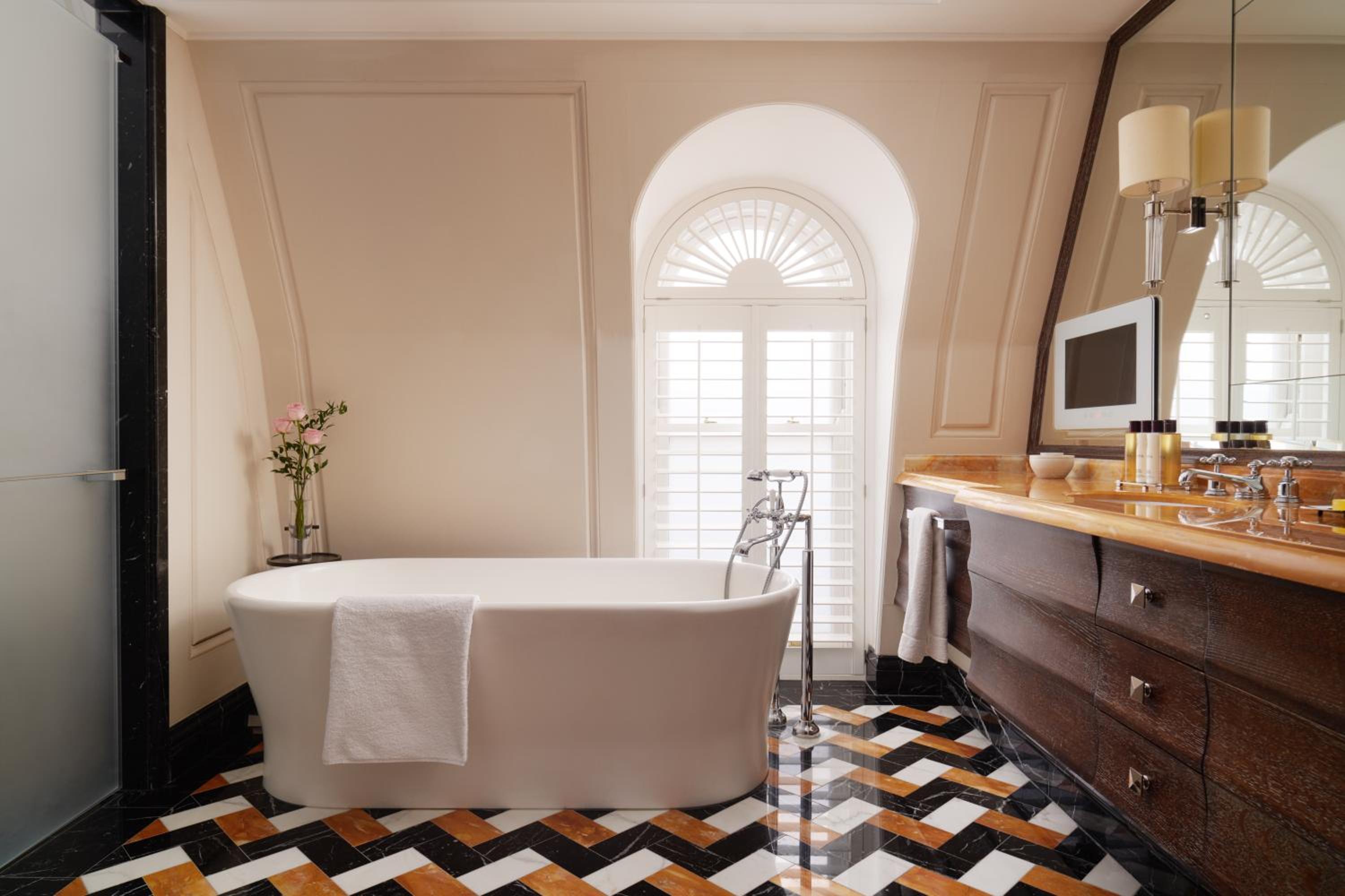 The Whitehall Penthouse thumbnail 5