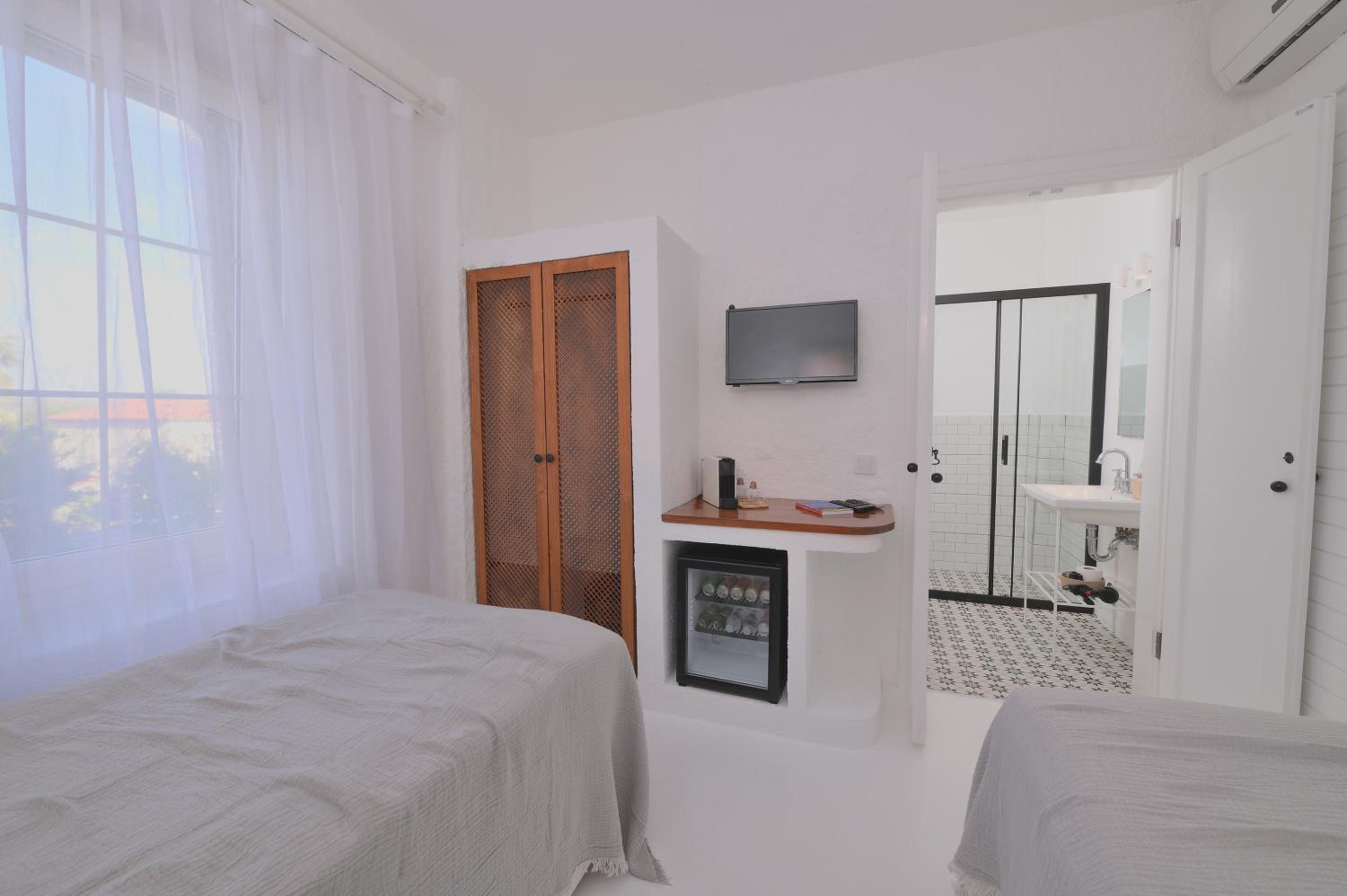 Standard Twin Room photo 2