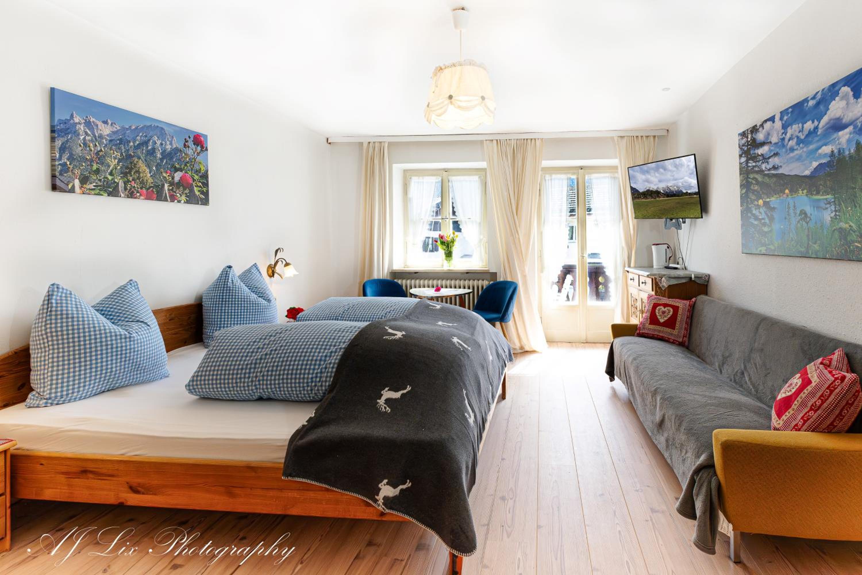 Double Room with Sofa Bed photo 3