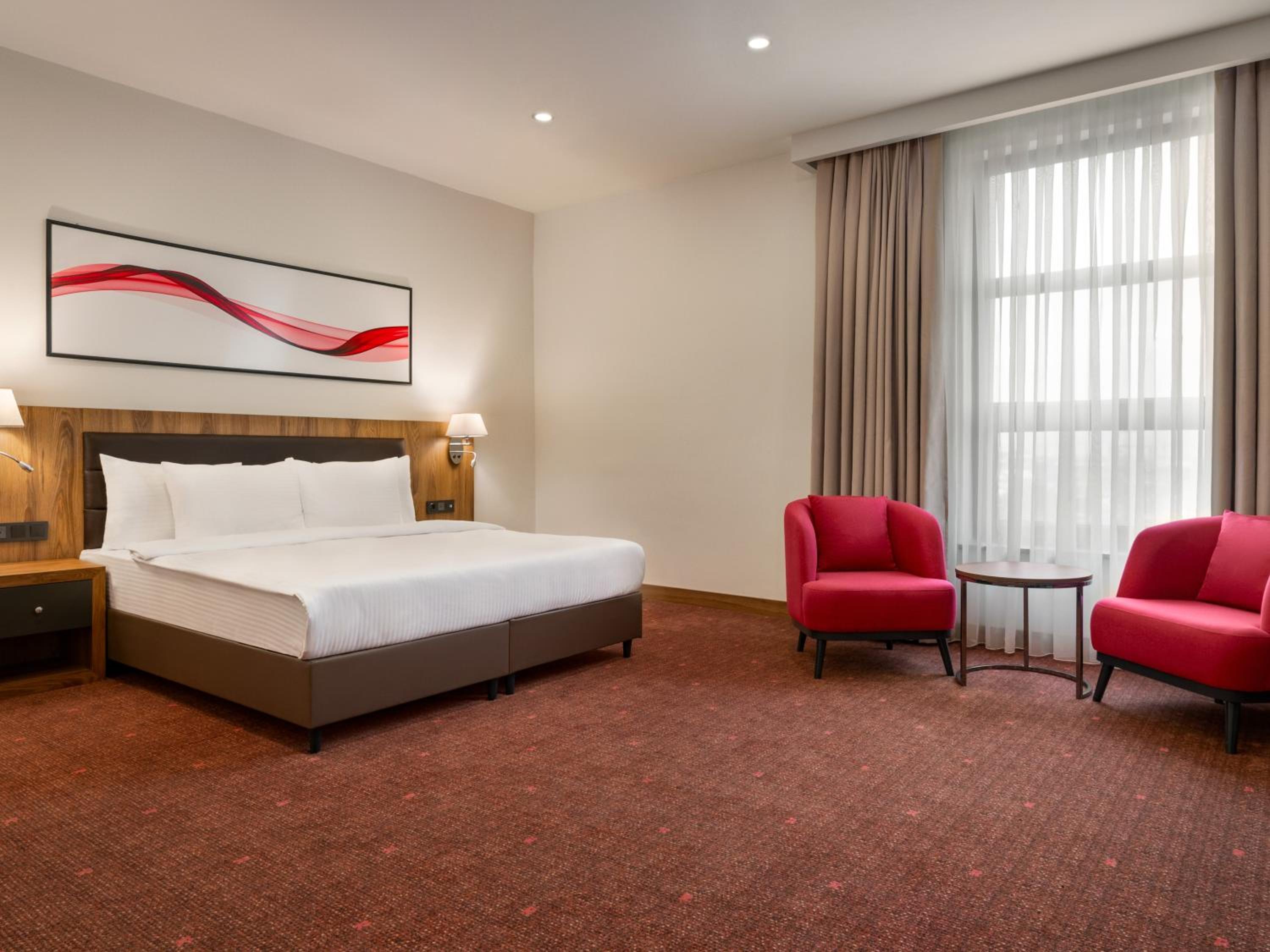 Superior King Room - Non-Smoking - Photo 3