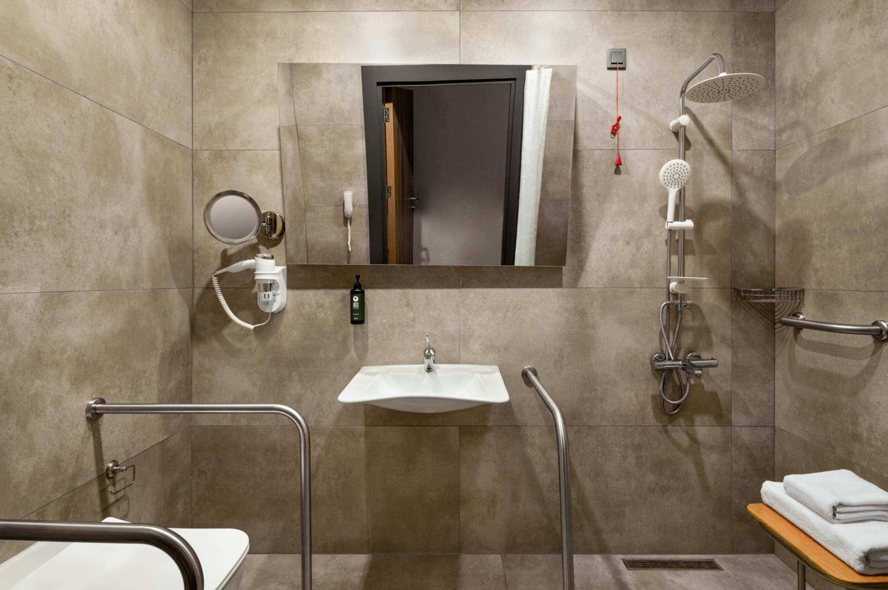 King Room - Mobility Access/Non-Smoking photo 3