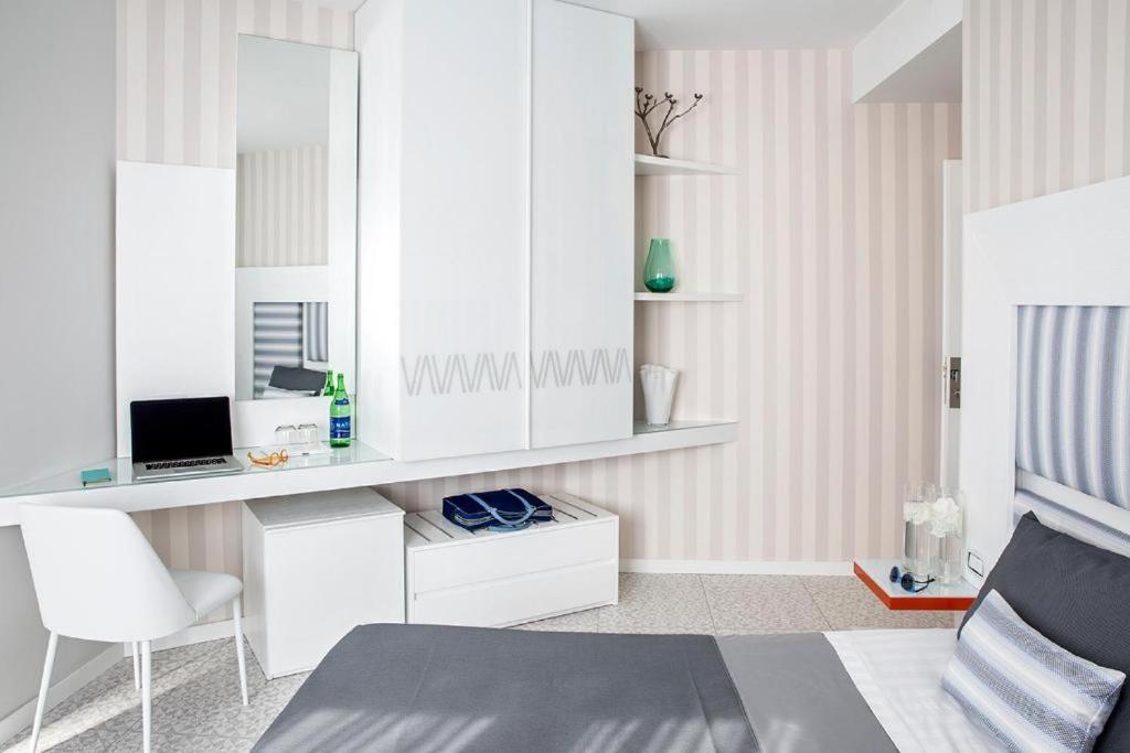 Double Room with Sea View - Photo 12