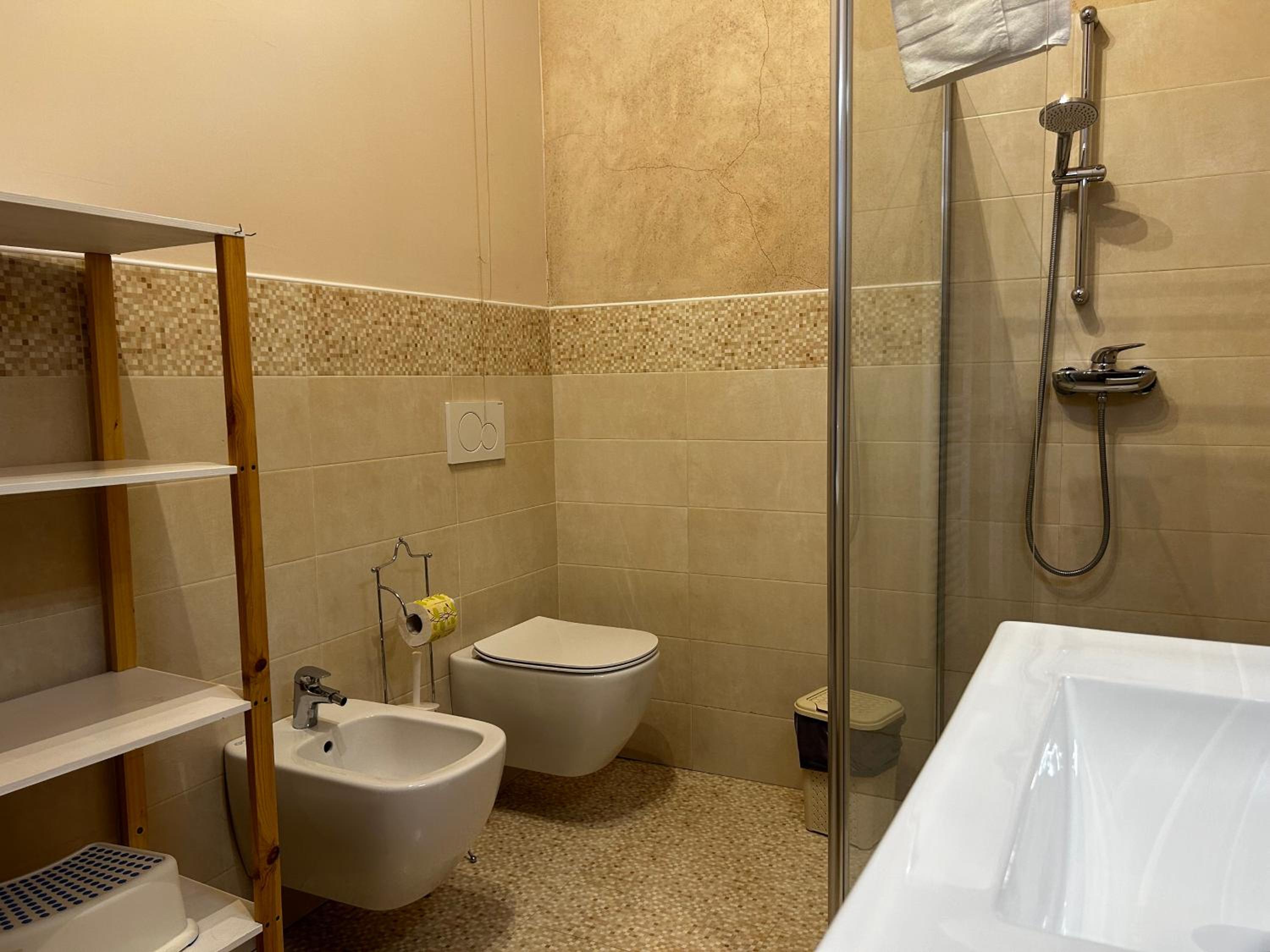 Double Room with Private External Bathroom - Photo 2