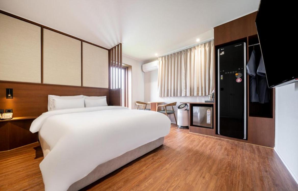 Terrace Room