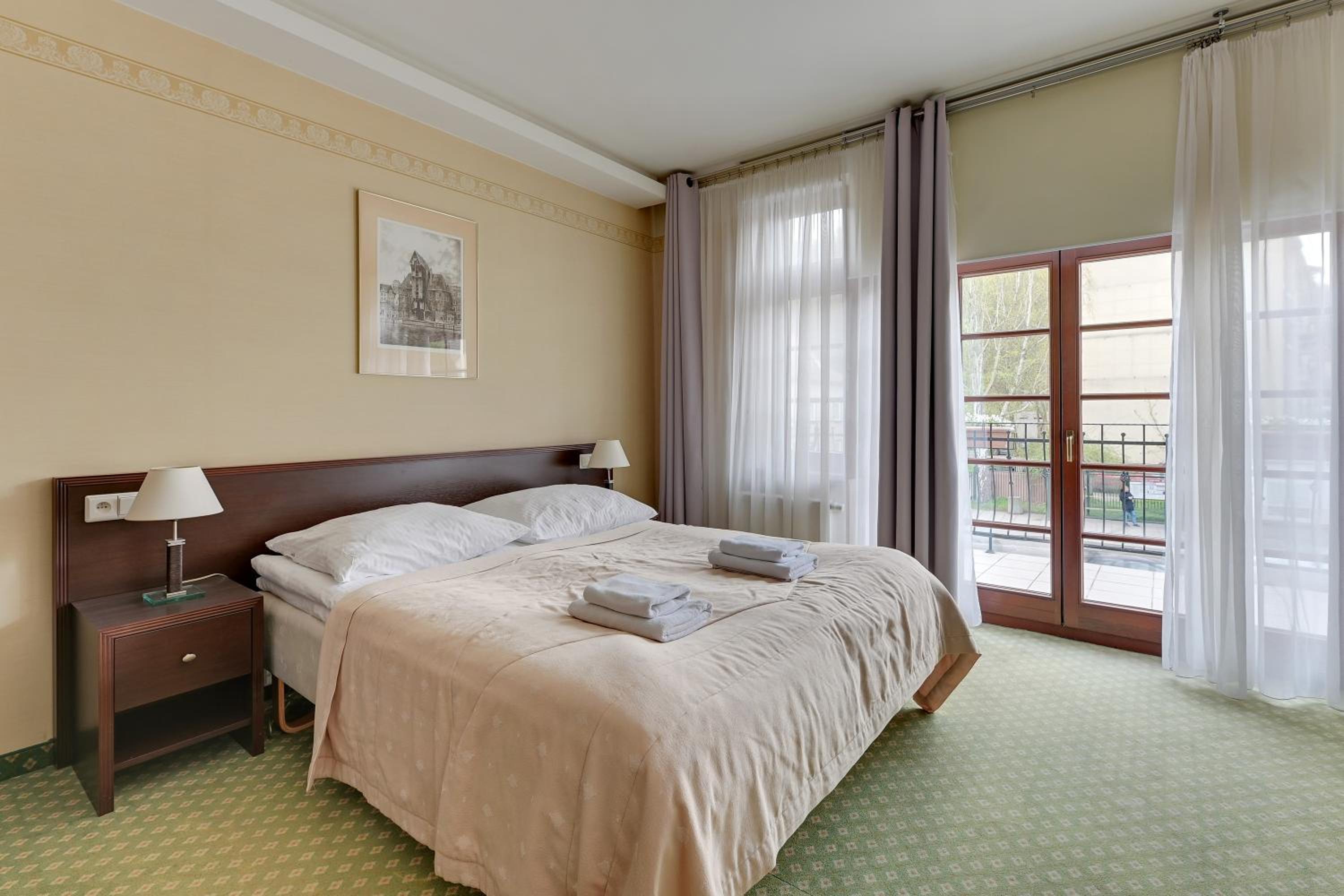 Double Room with Balcony - Photo 6