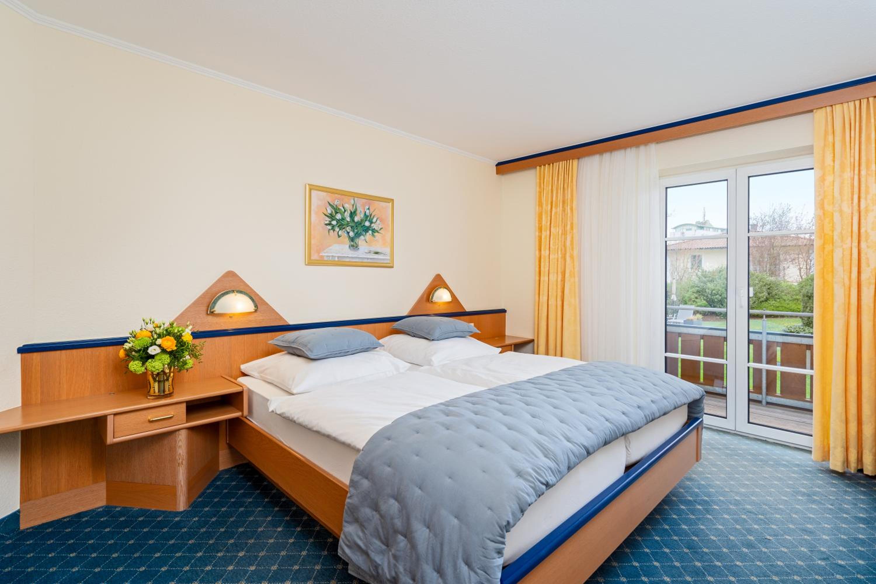 One-Bedroom Suite - Photo 2