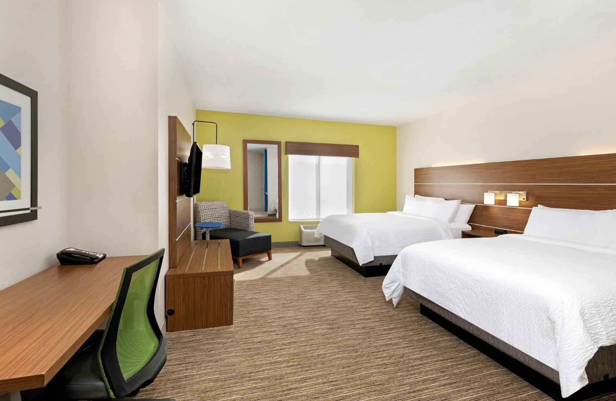 Room with Two Beds - Hearing Accessible - Non-Smoking - Photo 4