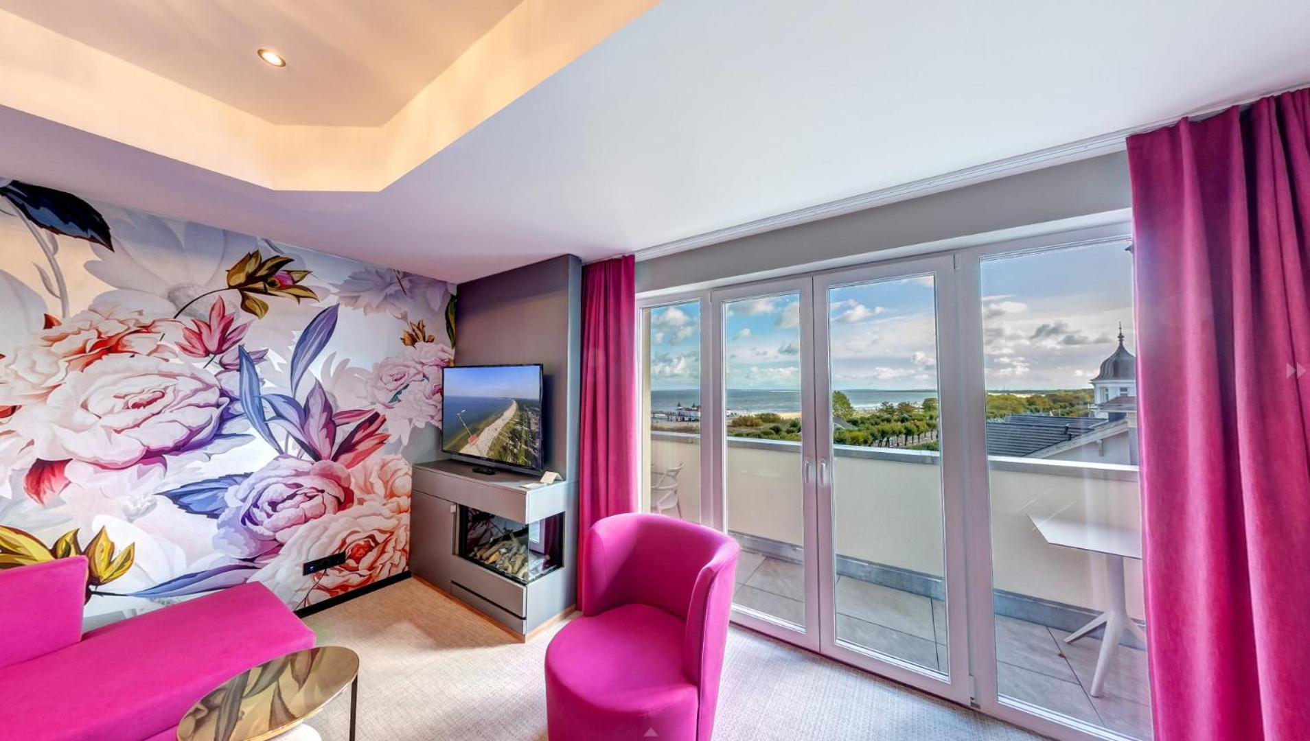 Deluxe Suite with Sea View